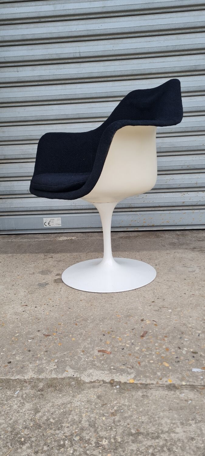 Tulip armchair by Eero Saarinen for Knoll