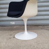 Tulip armchair by Eero Saarinen for Knoll