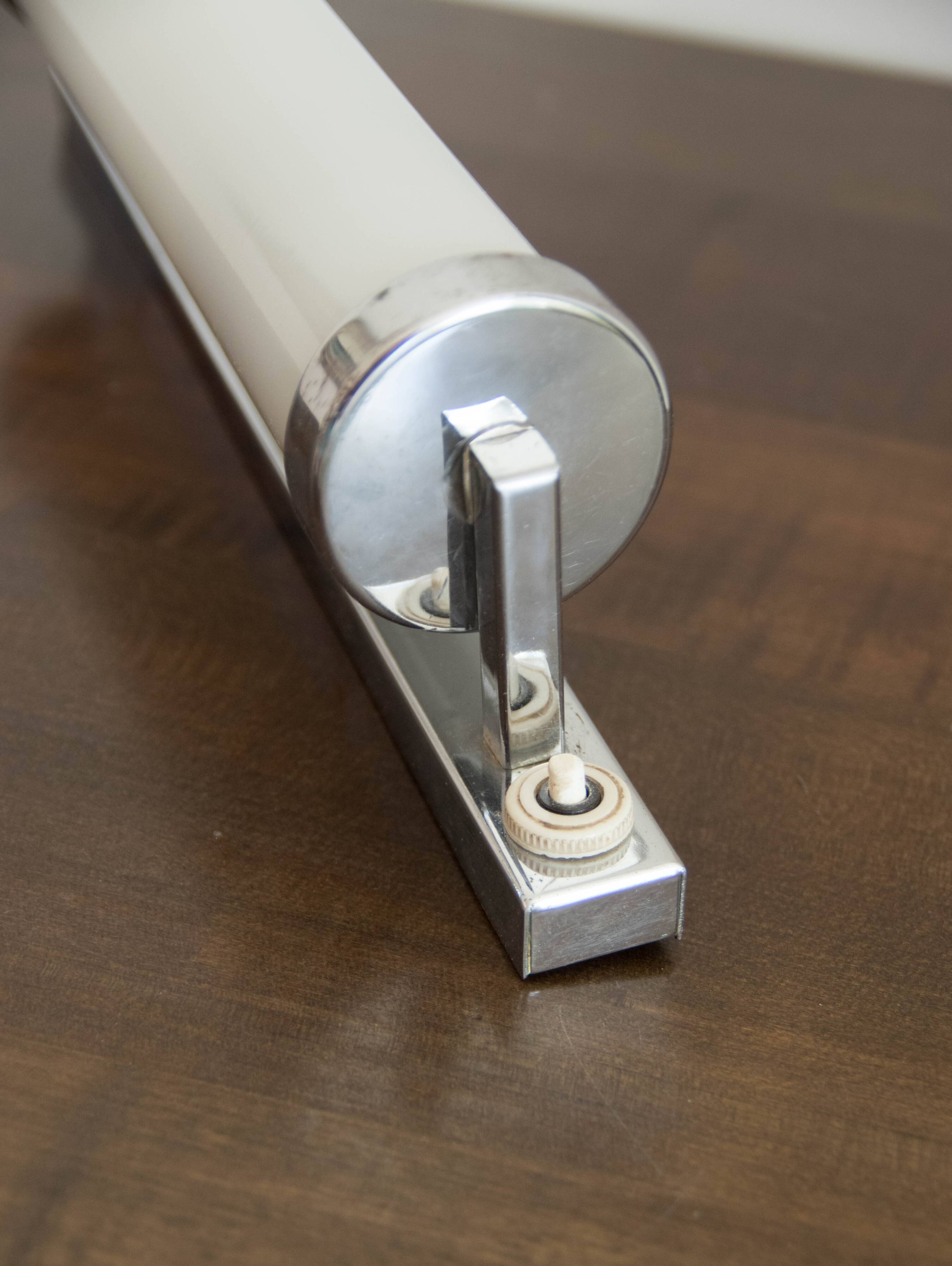 Bauhaus or functionalist chrome wall lamp, 1930