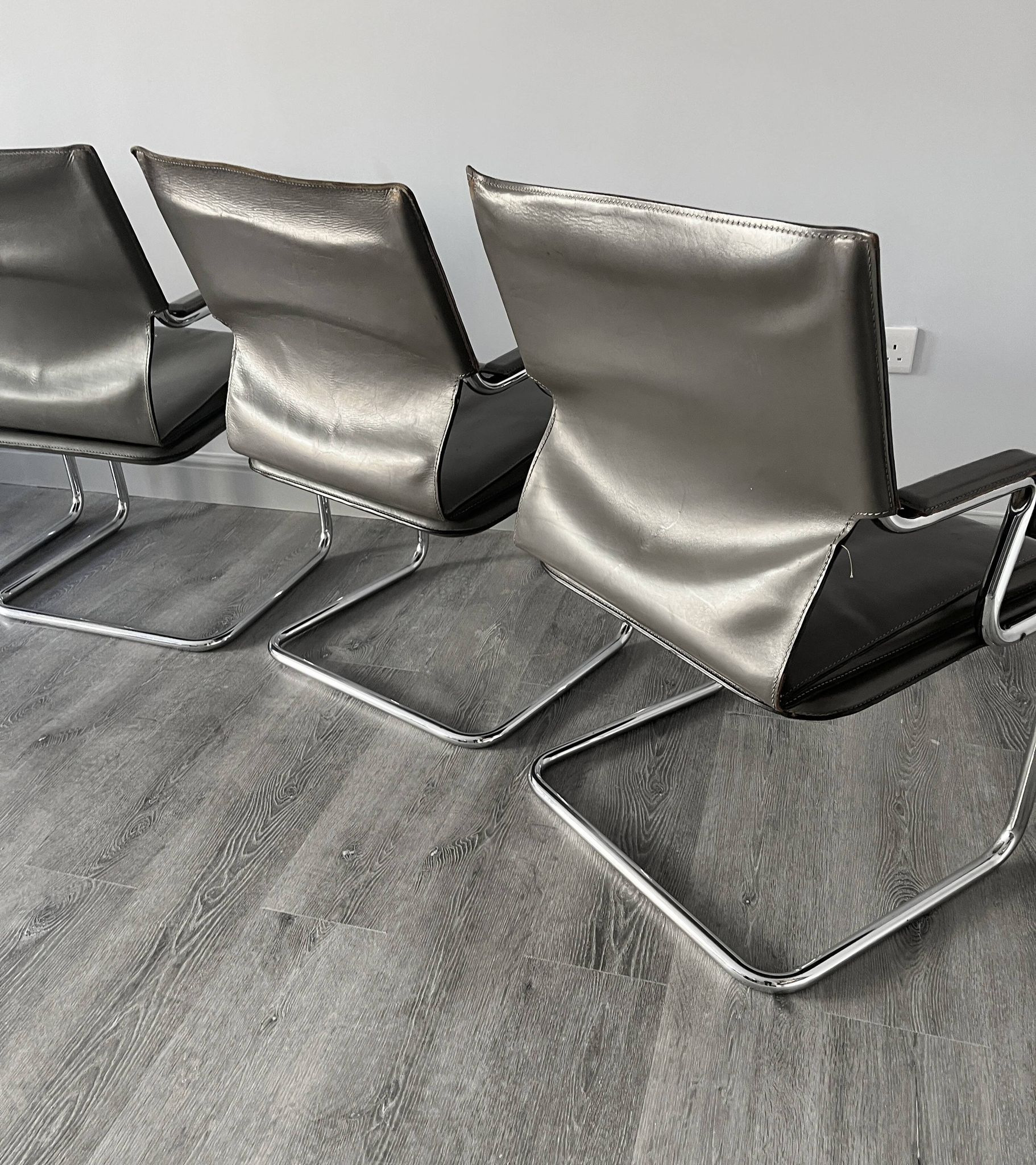 Set of 6 Uno chairs in grey leather on tubular chrome cantilevered frames