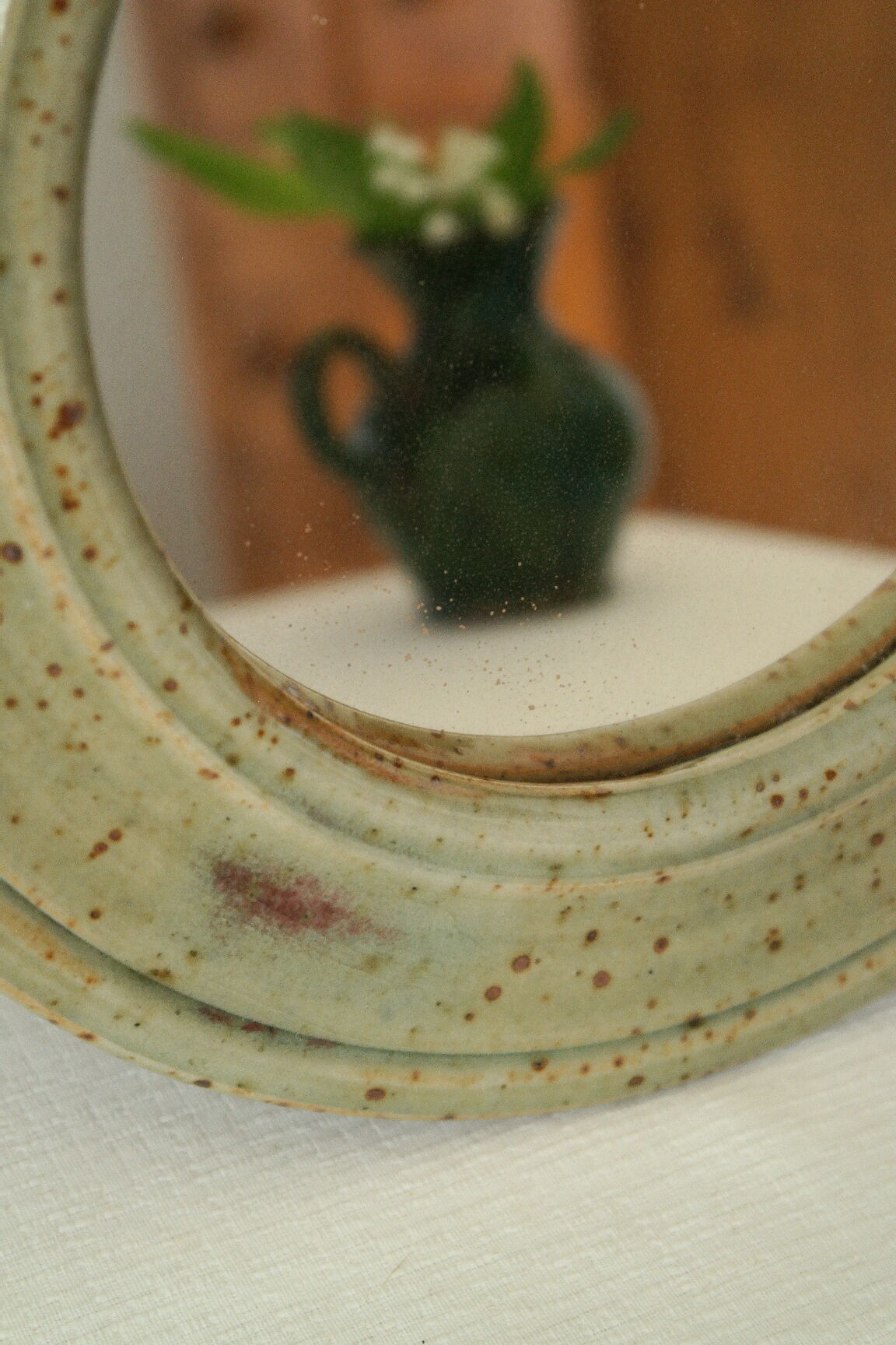 Artisanal round mirror in vintage green sandstone signed