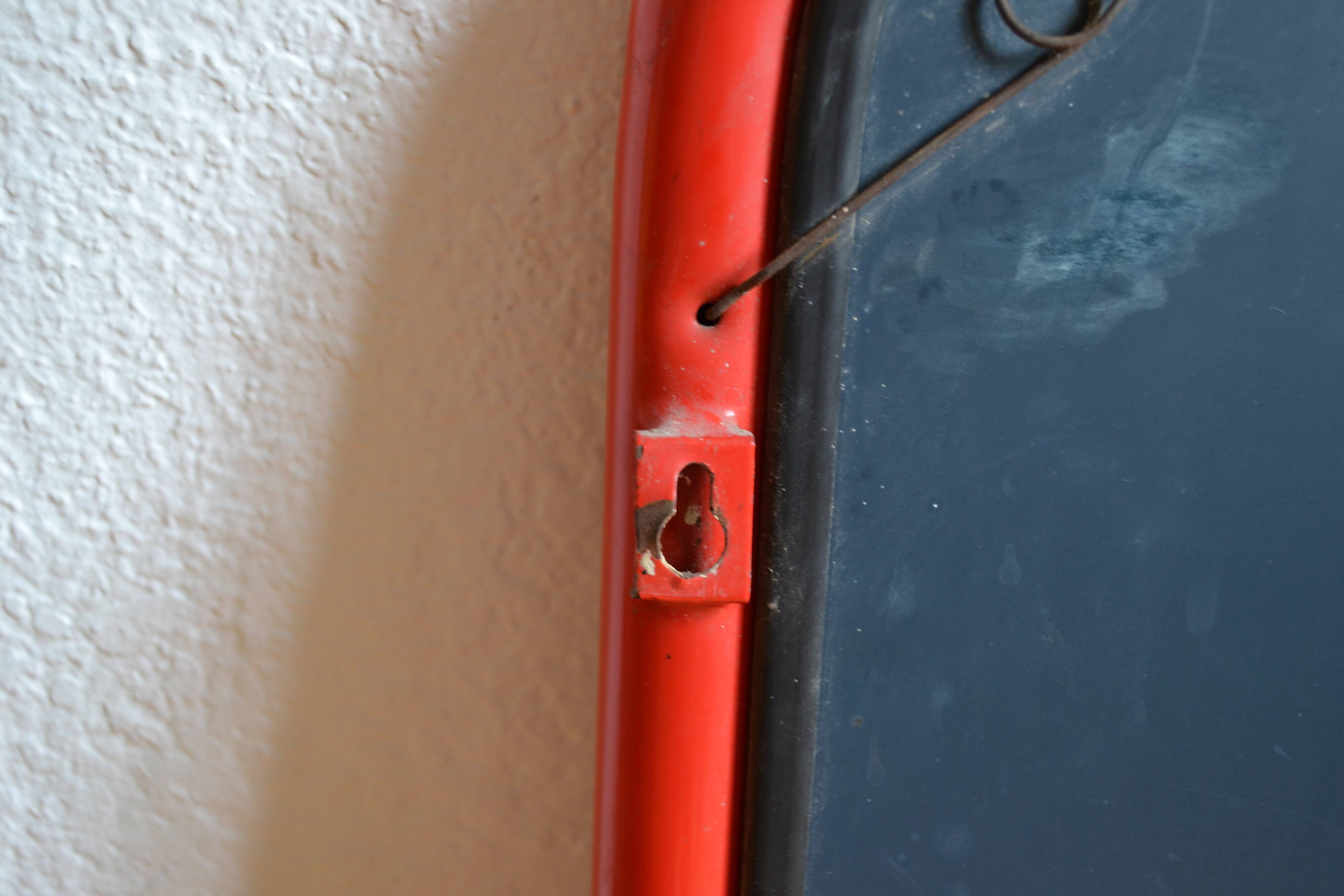 80s red post-modernist mirror dim: 60 x 60 cm