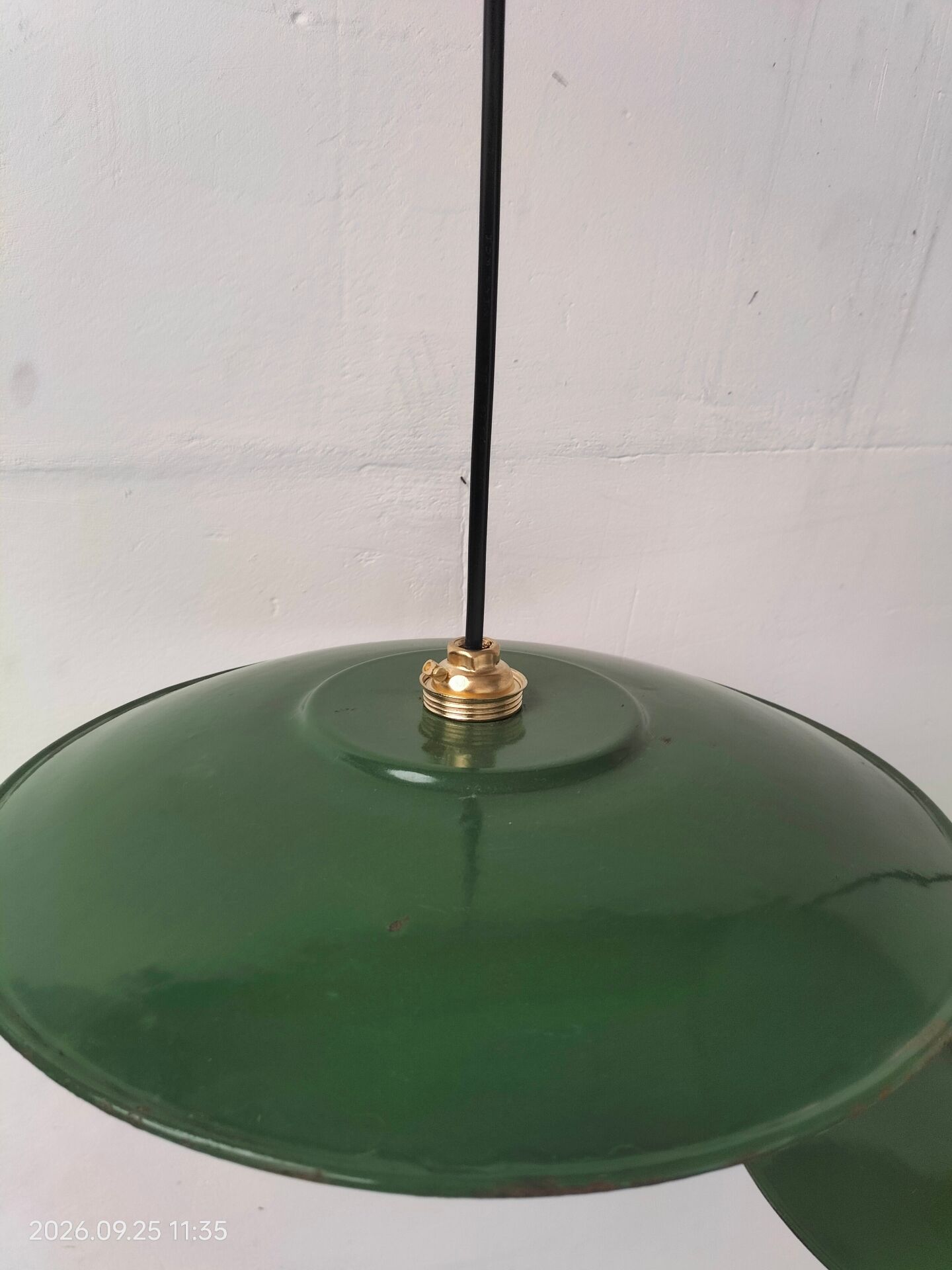 Suspensions enamelled sheets