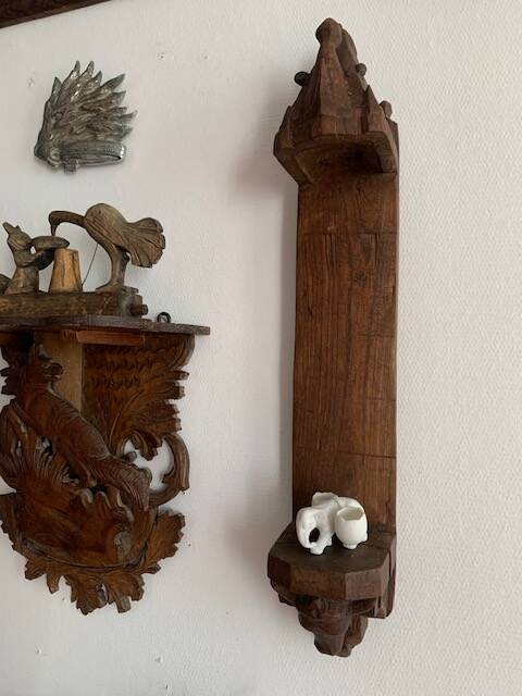 Socle mural en bois sculpté pour statue du 19e siècle