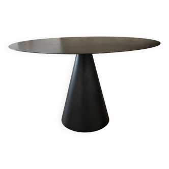 Round black metal table