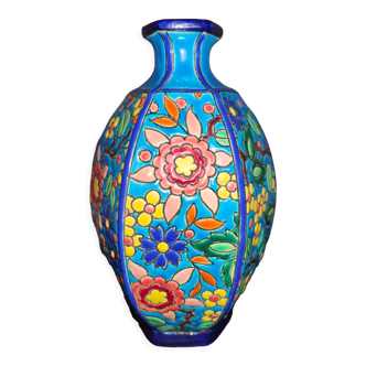 Vase octogonal boule en faïence de Longwy à décor floral d'émaux cloisonnés