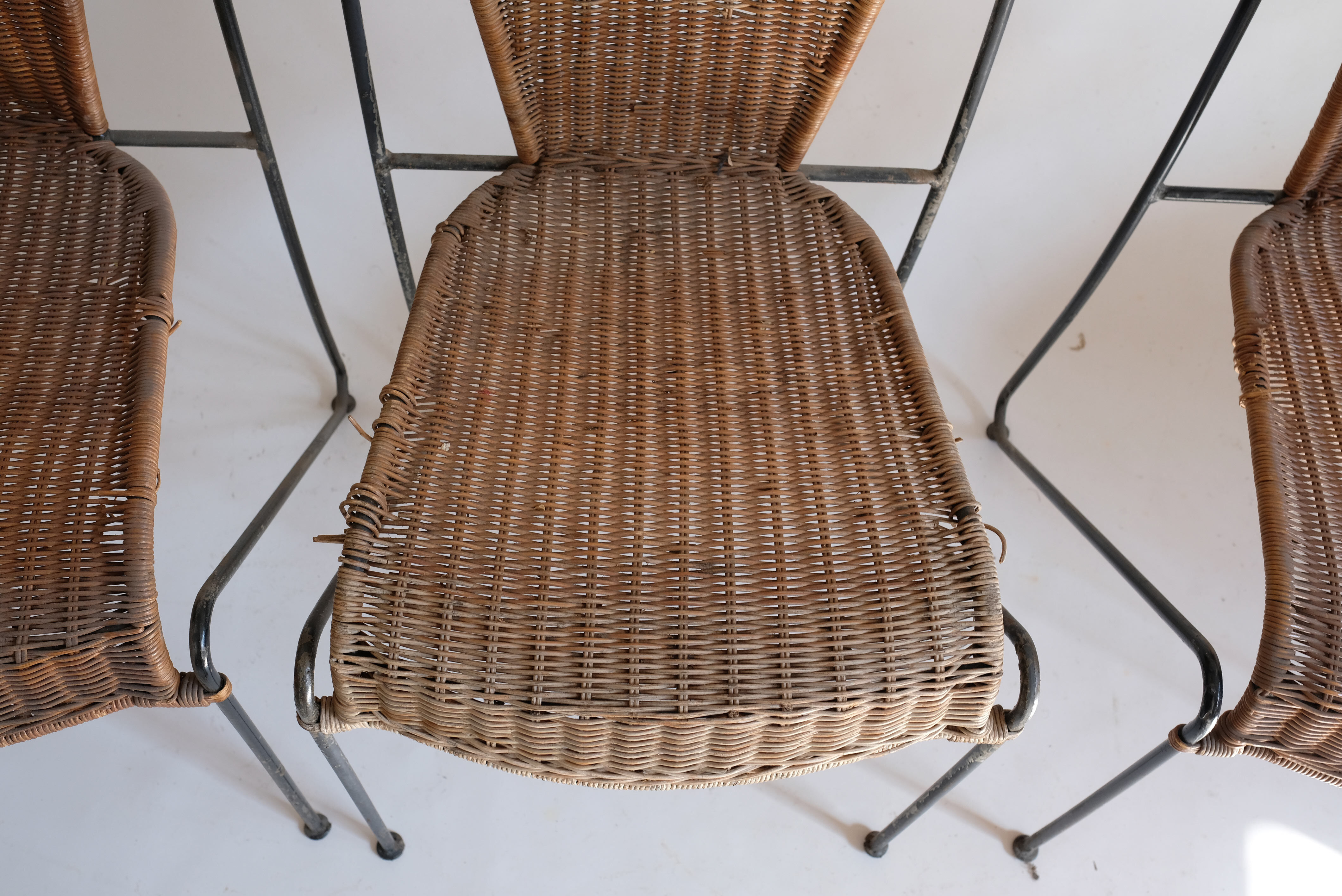 Set de 4 chaises vintage en métal et osier