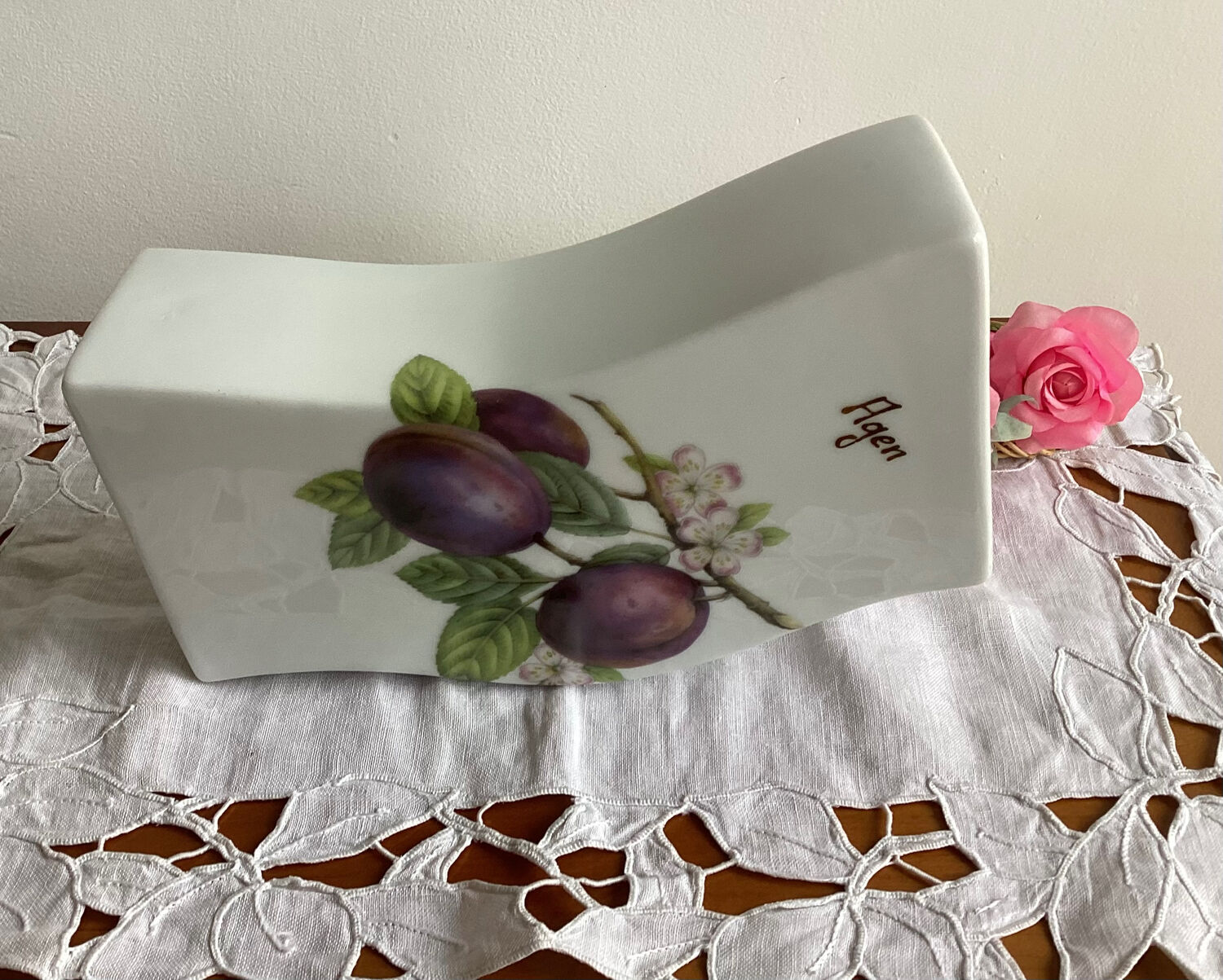 Porcelain vase Decoration by artist Maïthé “Agen”