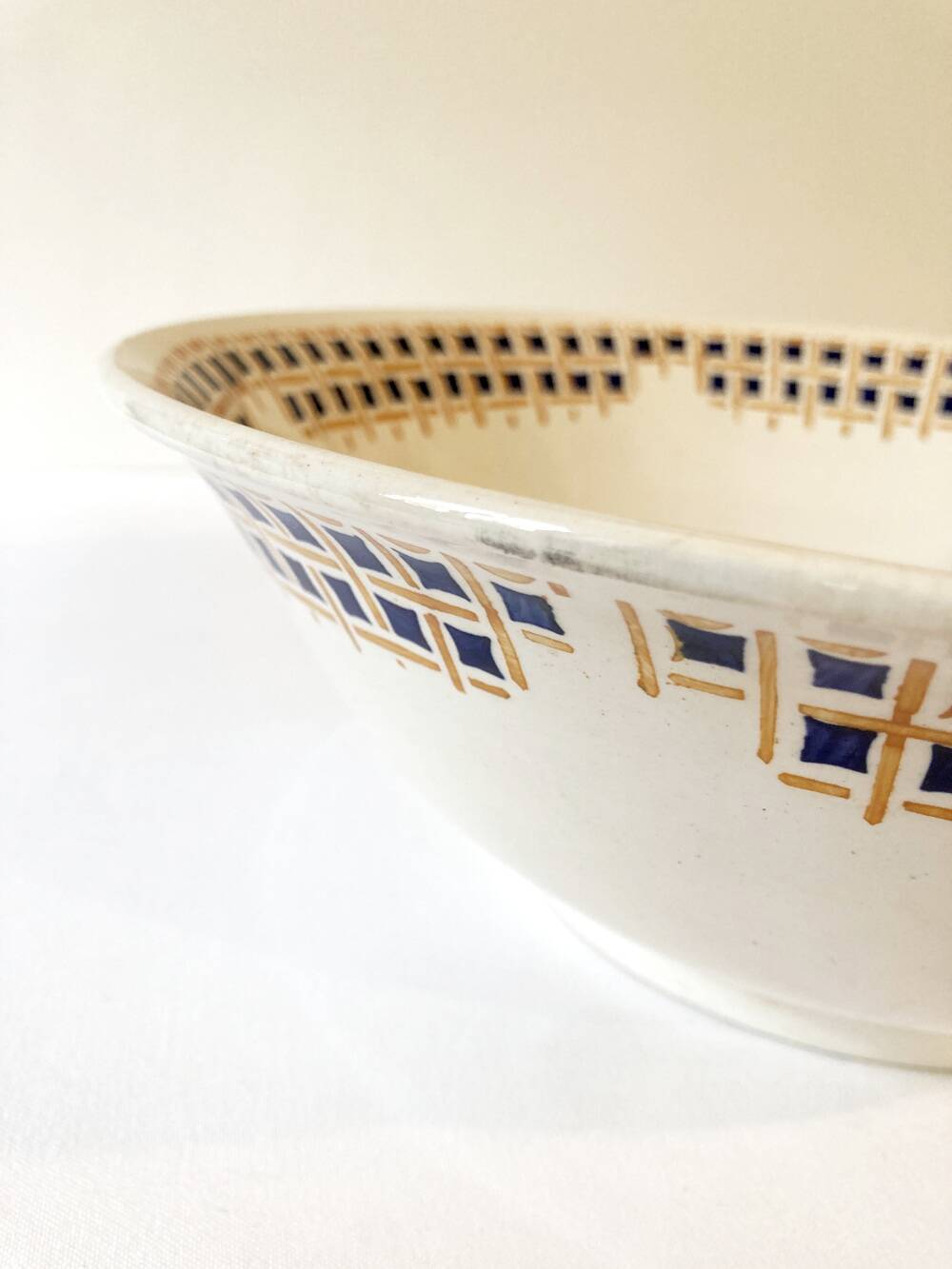 Large round dish/salad bowl from Faïencerie Nouvelle de Givors, "Maryse" model