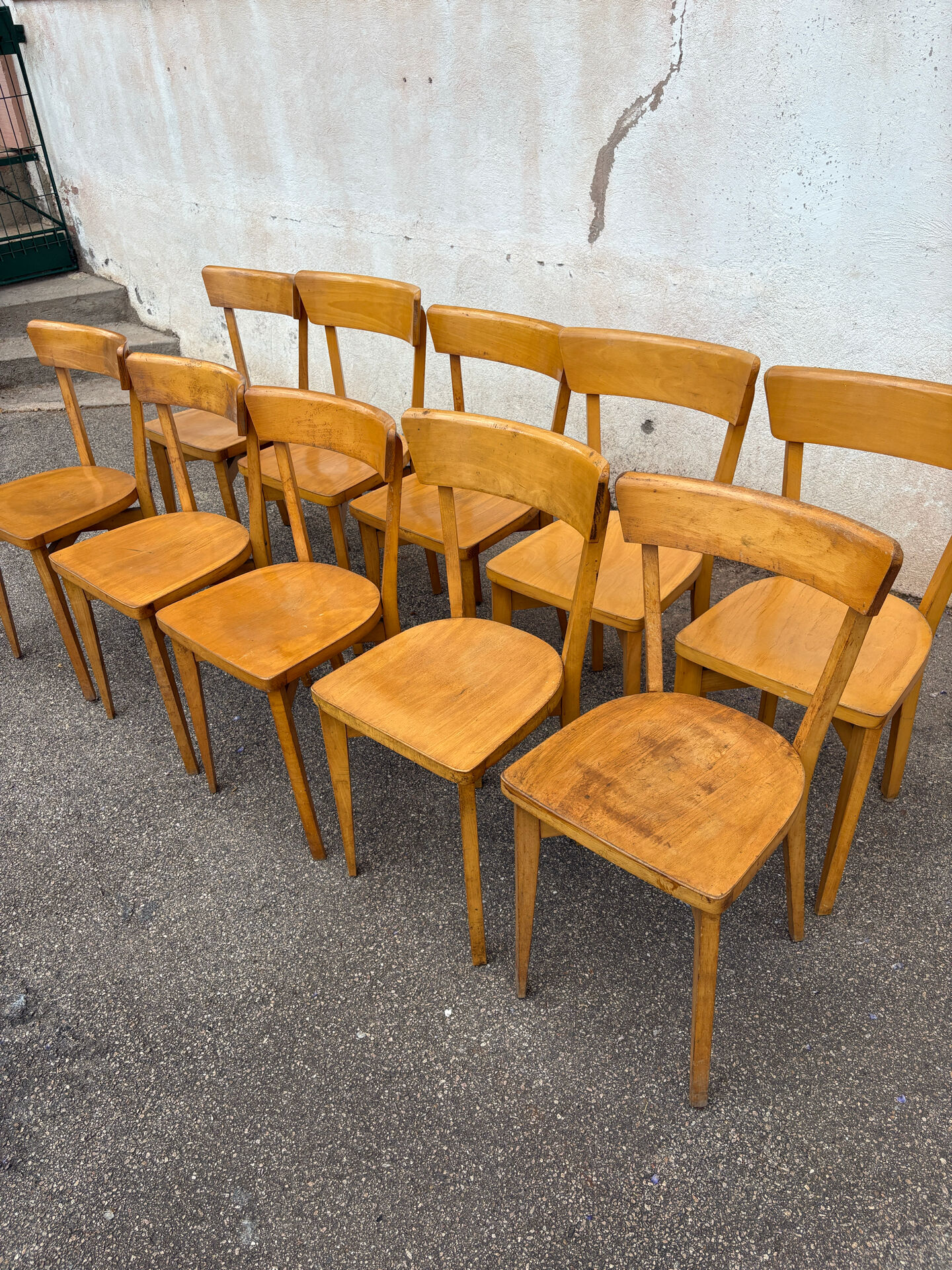 Set de 10 chaises bistrot à croisillon 