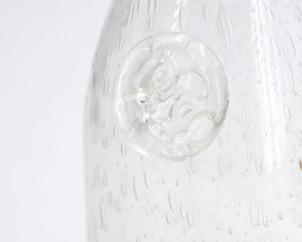 Bouteille carafe en verre bullé transparent de Biot, années 70