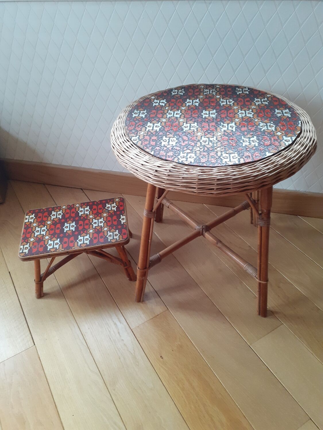 Rattan table and its small bench