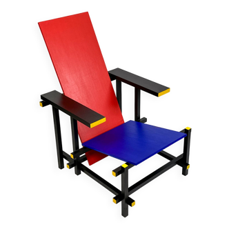 Reproduction vintage de la chaise rouge et bleue de Gerrit Rietveld. Circa 1960s