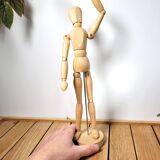 Articulated wooden mannequin