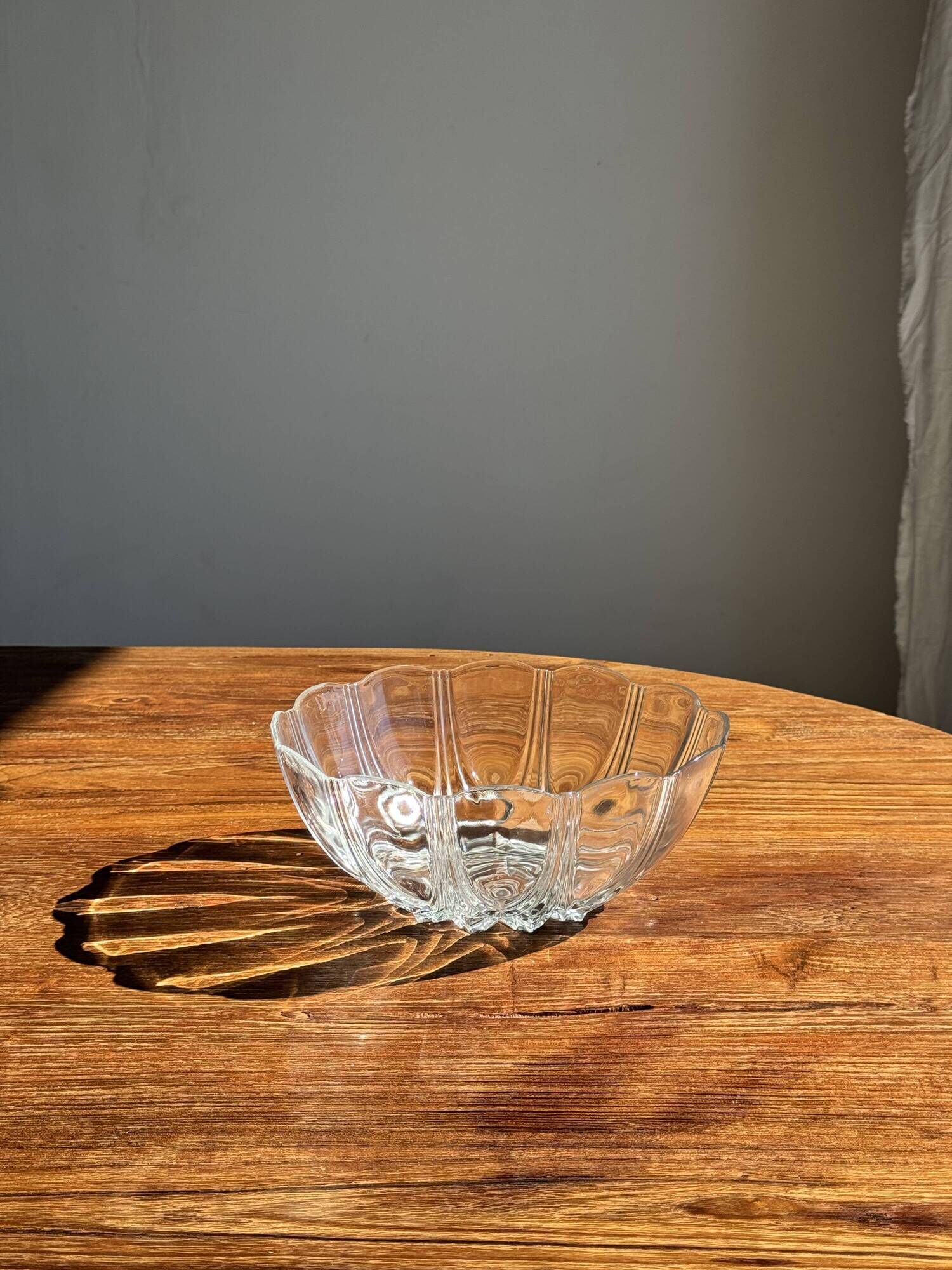 Small vintage Arcoroc Codec glass salad bowl with stylized petal patterns
