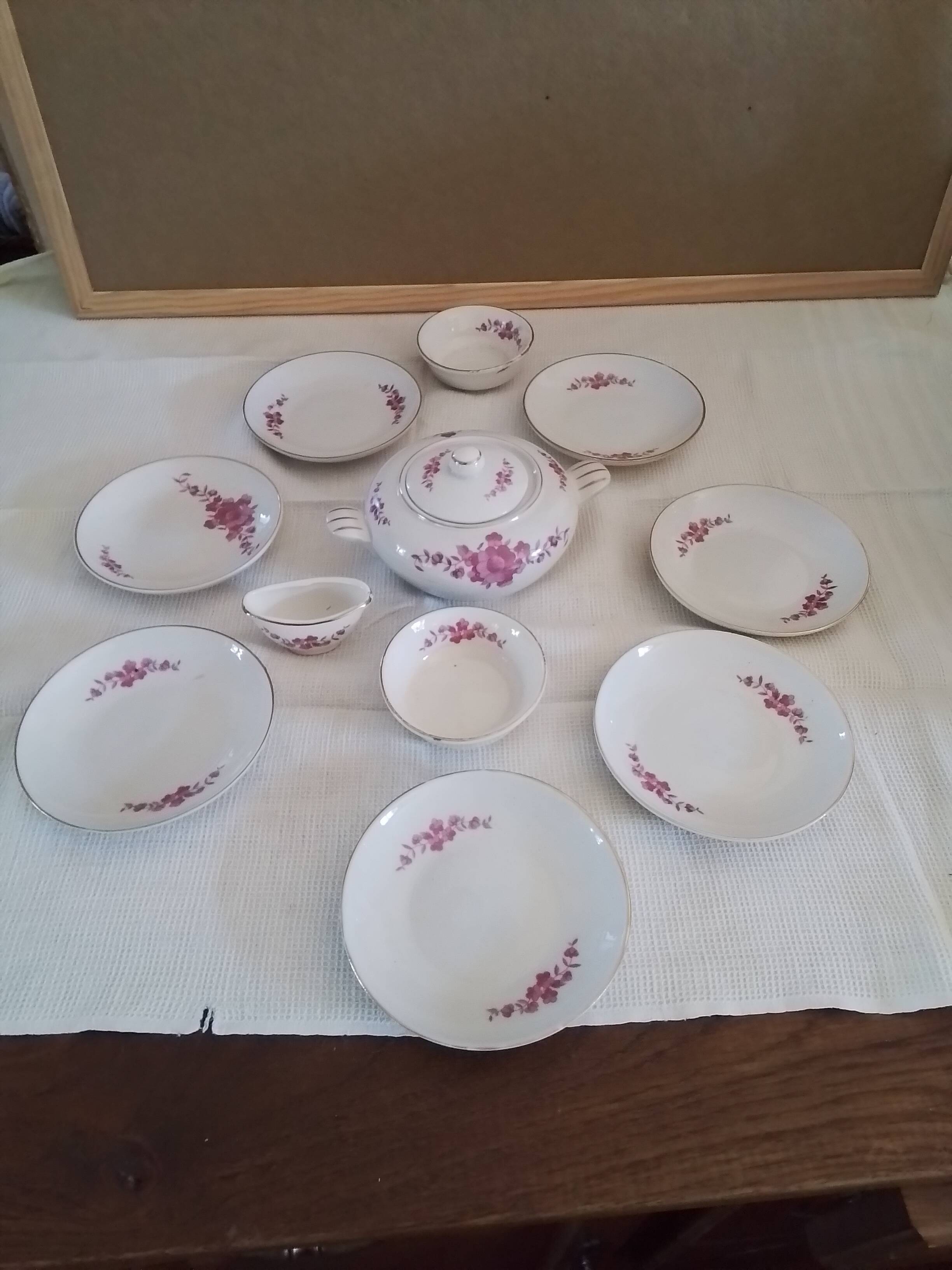 Antique porcelain dinette
