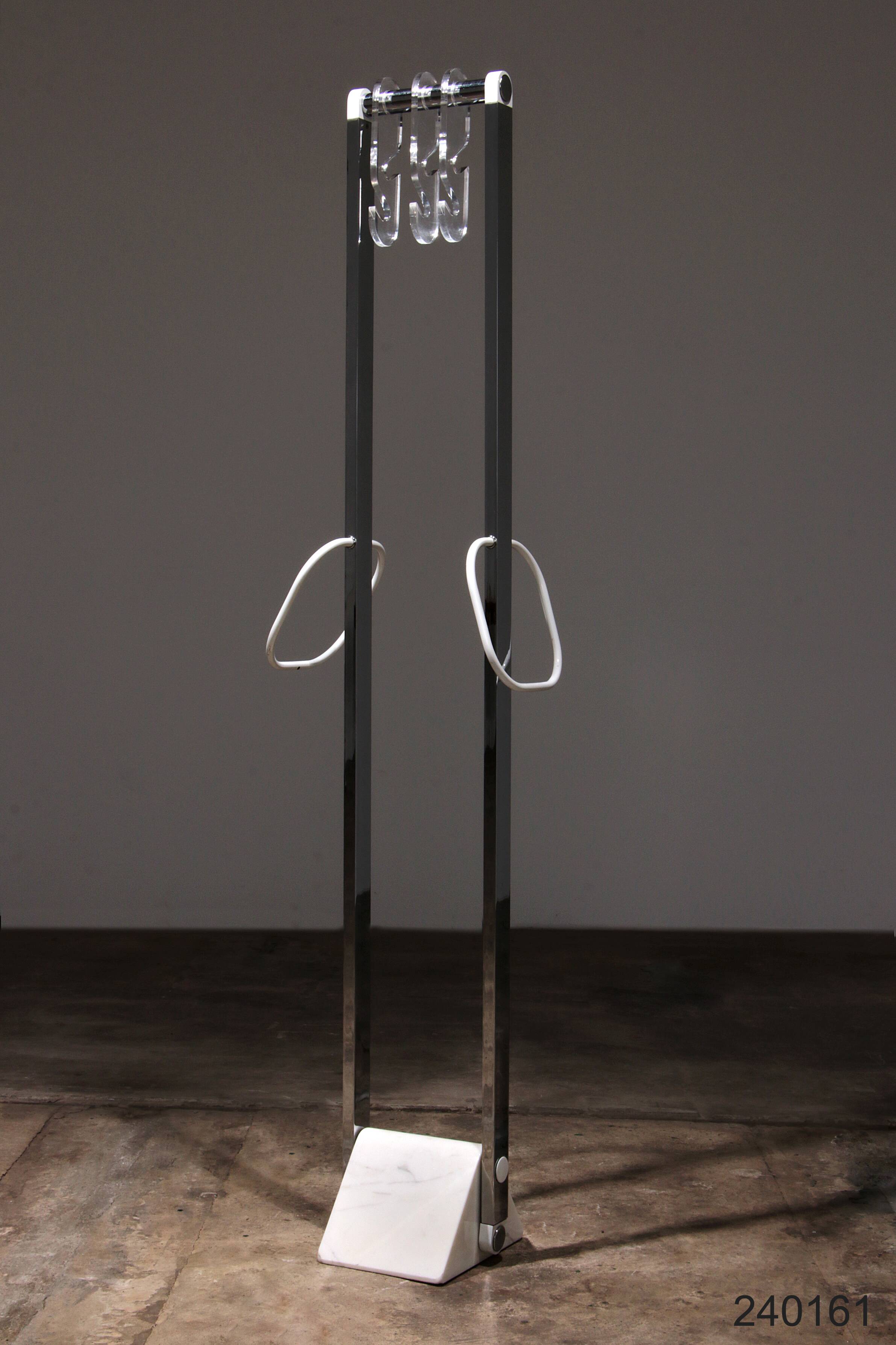 Italian Design Coat rack with white marble base and chrome uprights, 1970