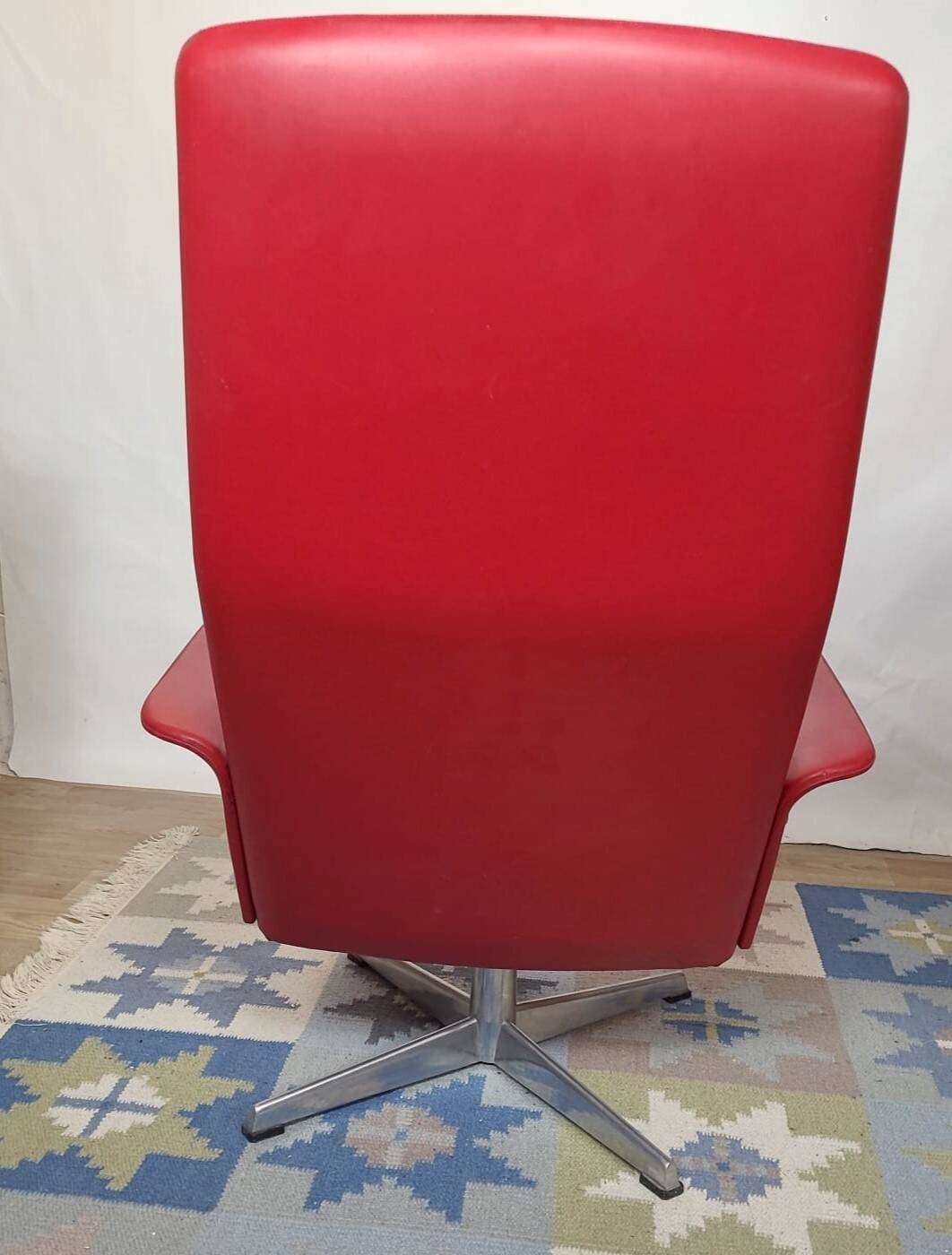Bodafors-Verken swivel chair in red faux leather, Sweden, 1970s