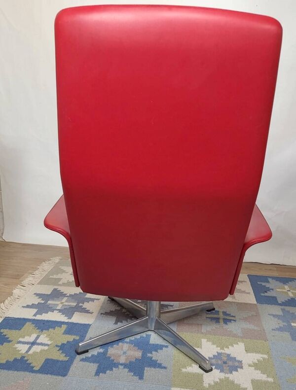 Fauteuil pivotant Bodafors-Verken en simili cuir rouge, Suède, années 1970