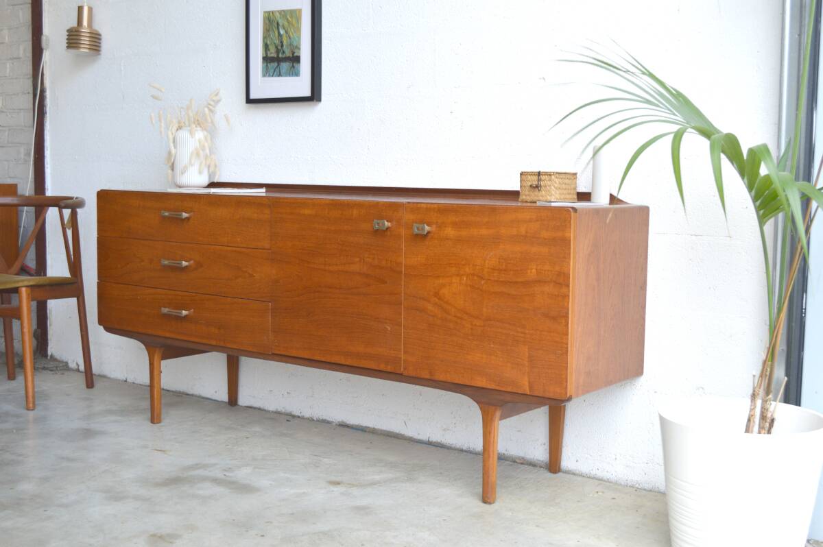 Vintage metal handles enfilade 183cm
