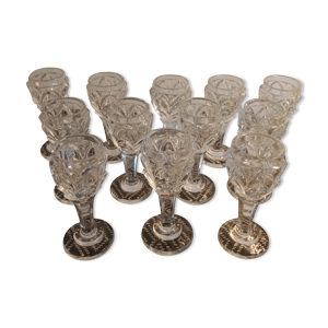 12 verres à liqueur