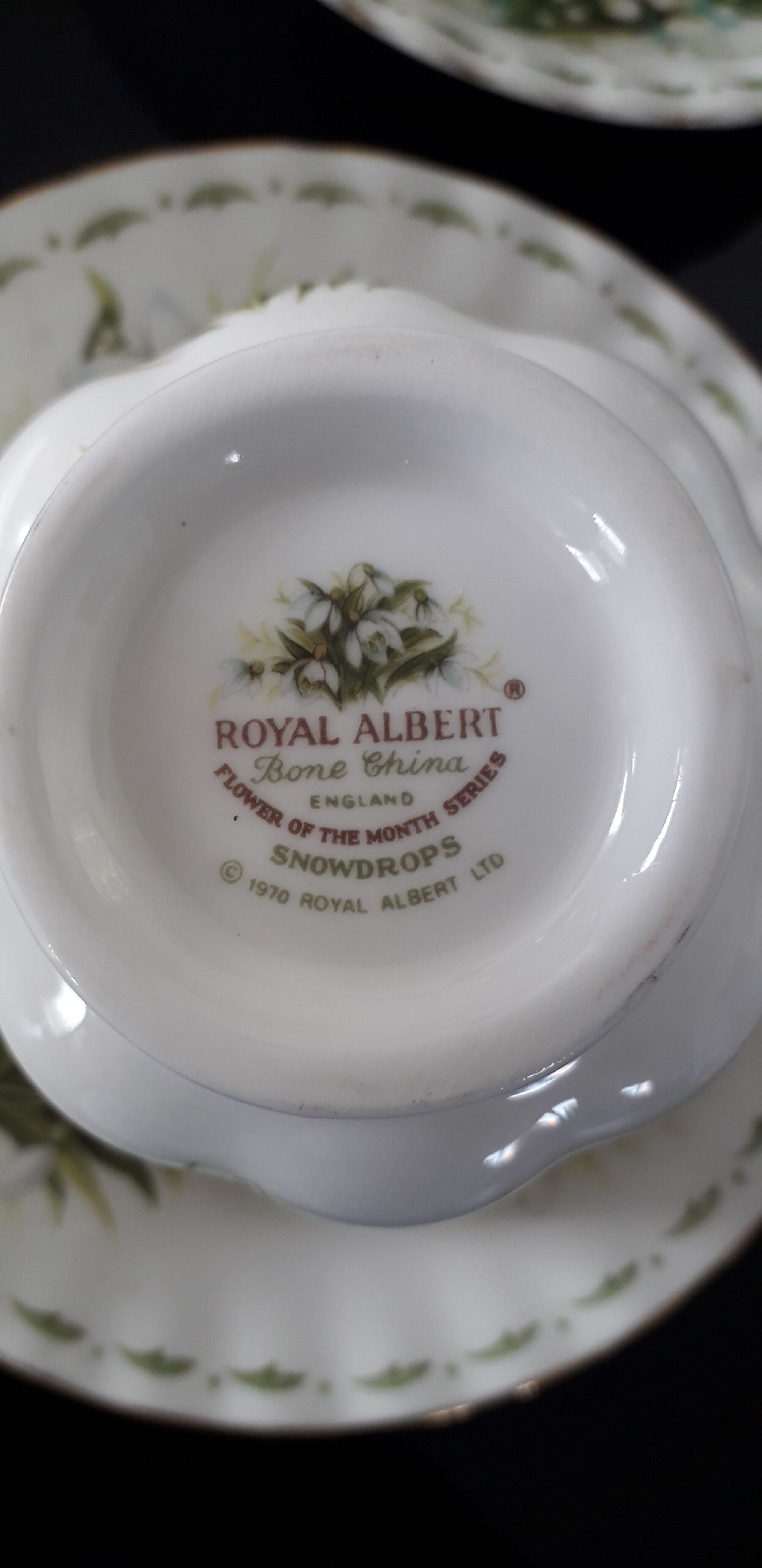 12 Royal Albert cups and saucers