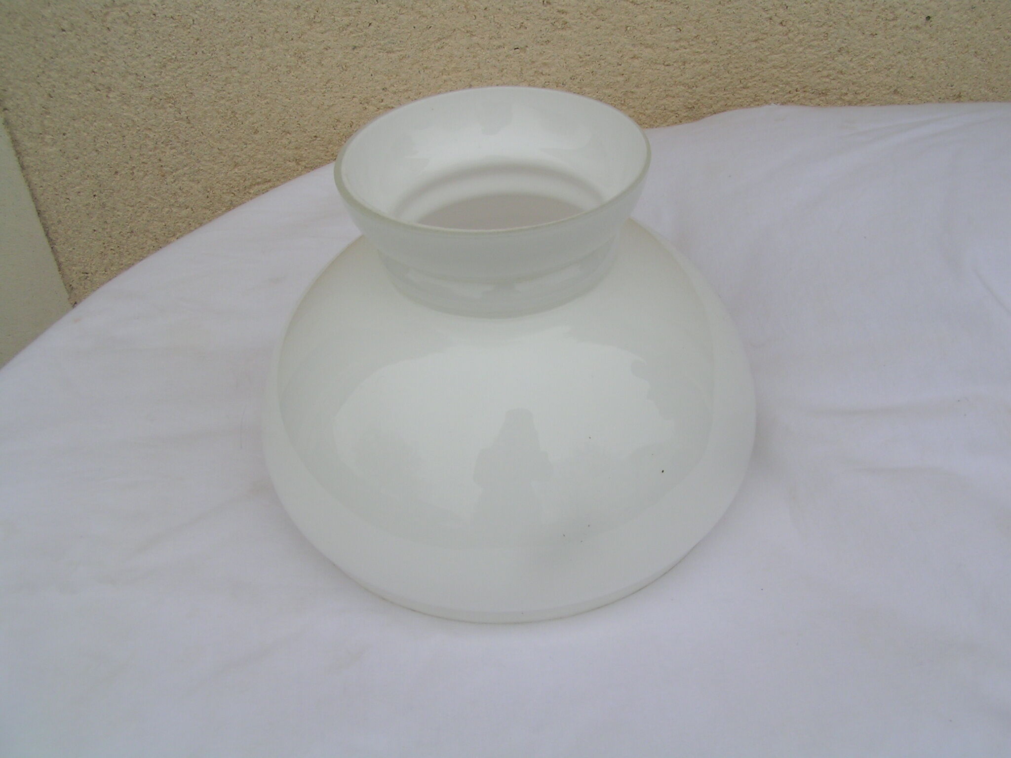 White opaline and black metal hanging