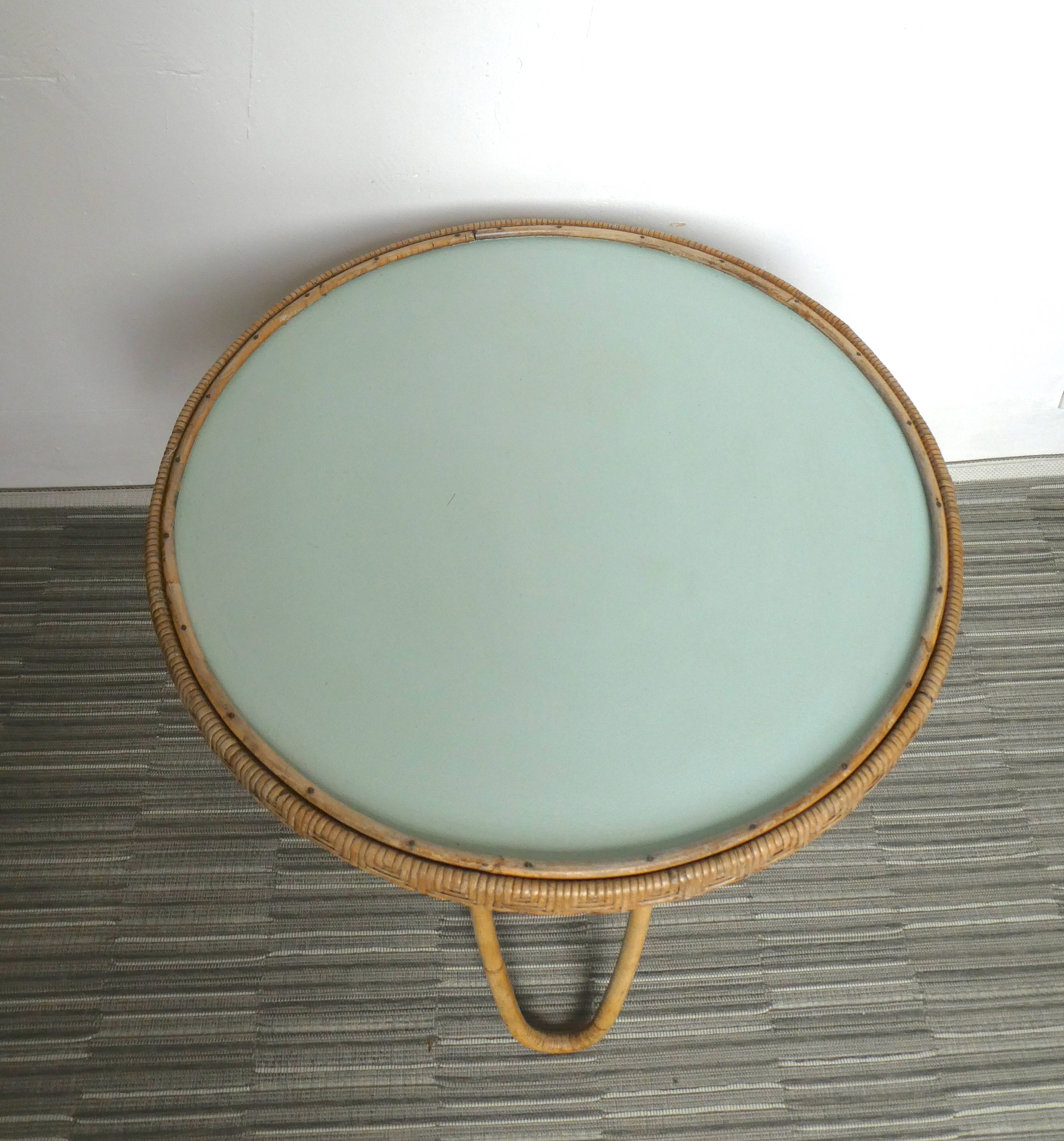 Table basse, guéridon tripode en rotin des années 70