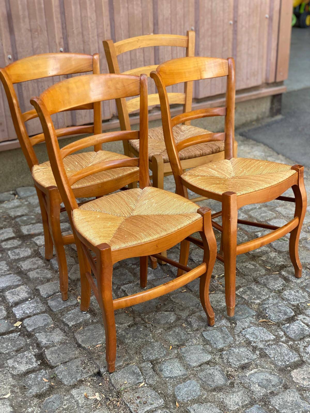 4 chaises de cuisine en bois massif paillées