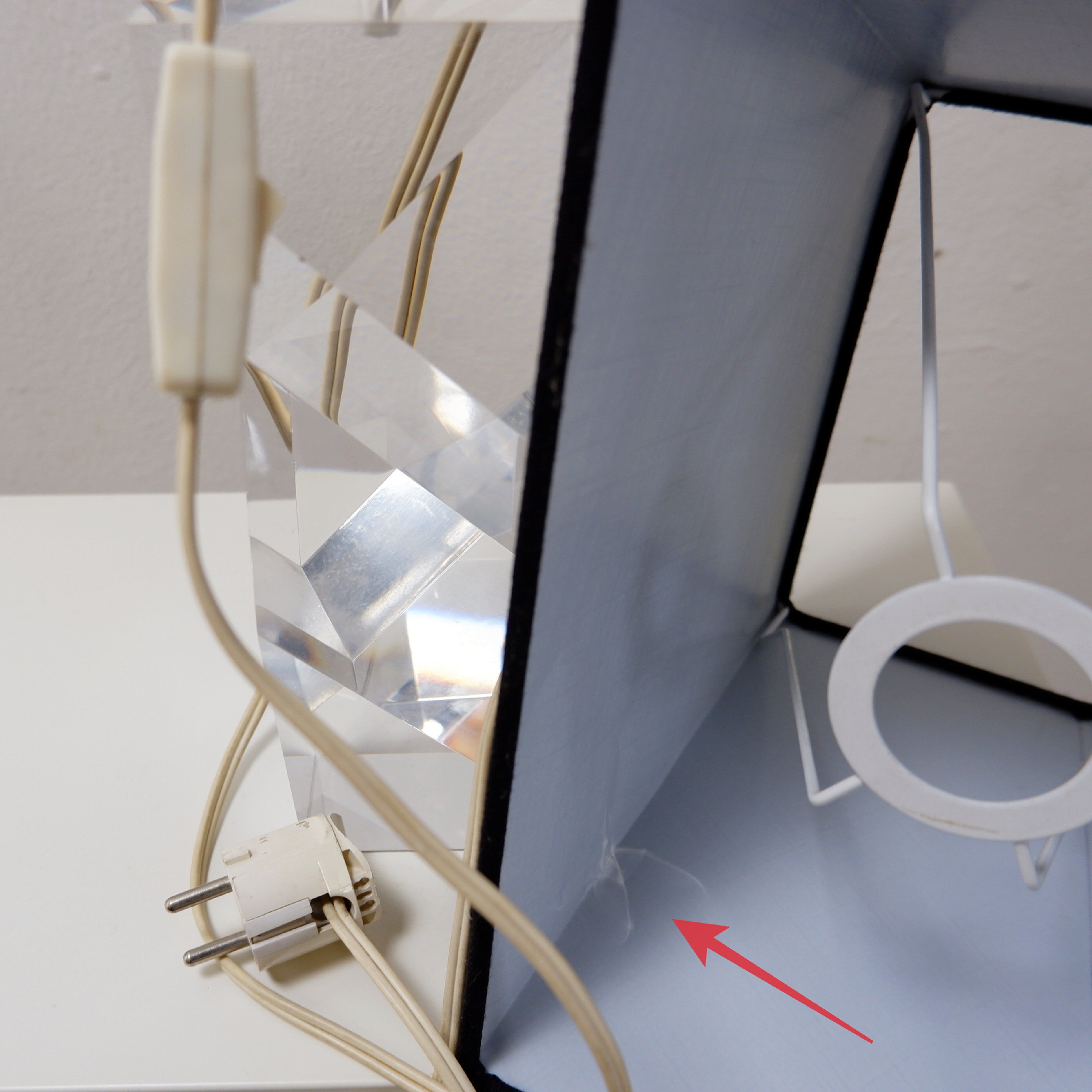 Lampe de table sculpturale en lucite solide transparente - Vers 1980