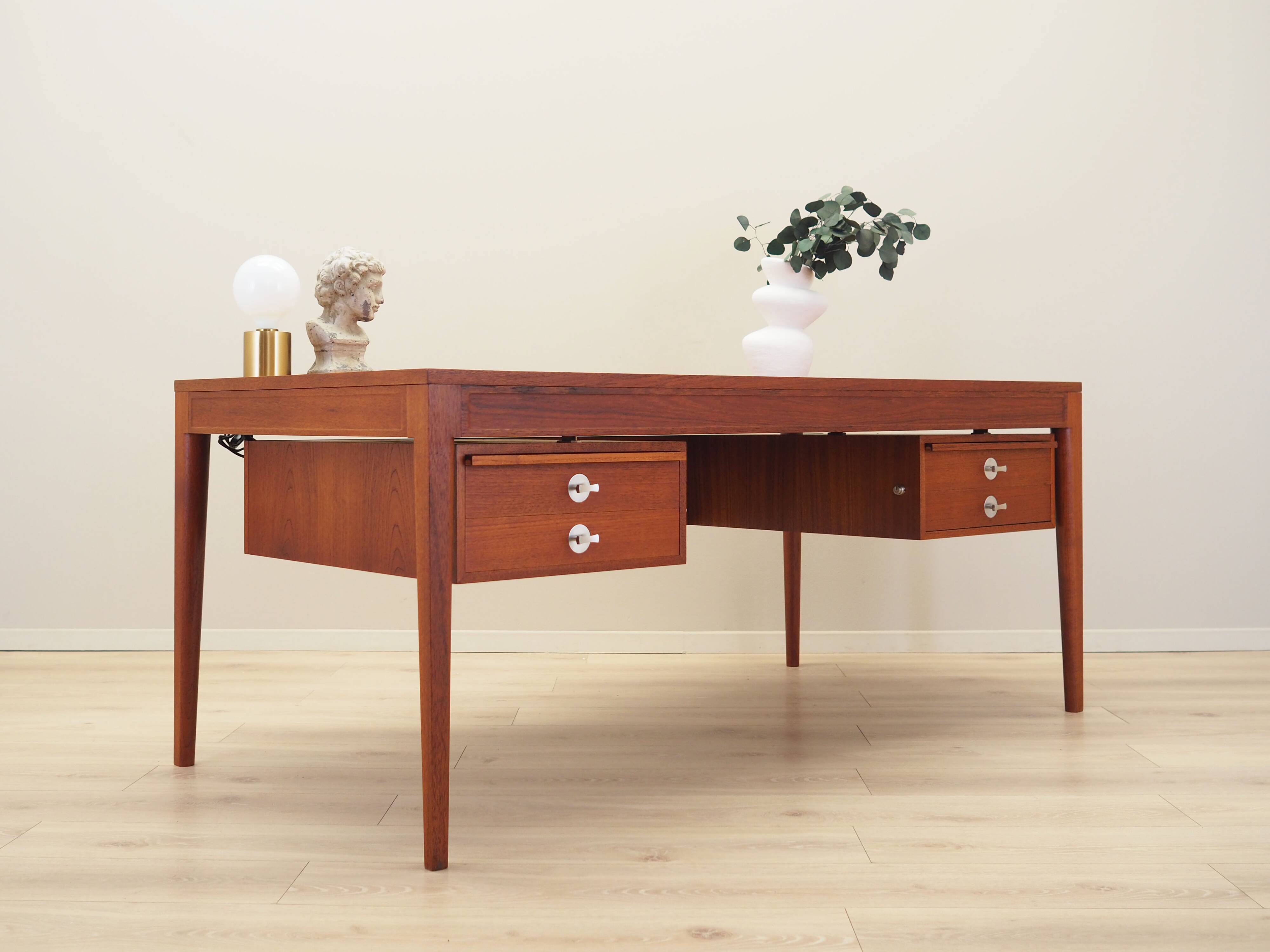 Teak desk, Danish design, 1970s, designer: Finn Juhl, manufacturer: France