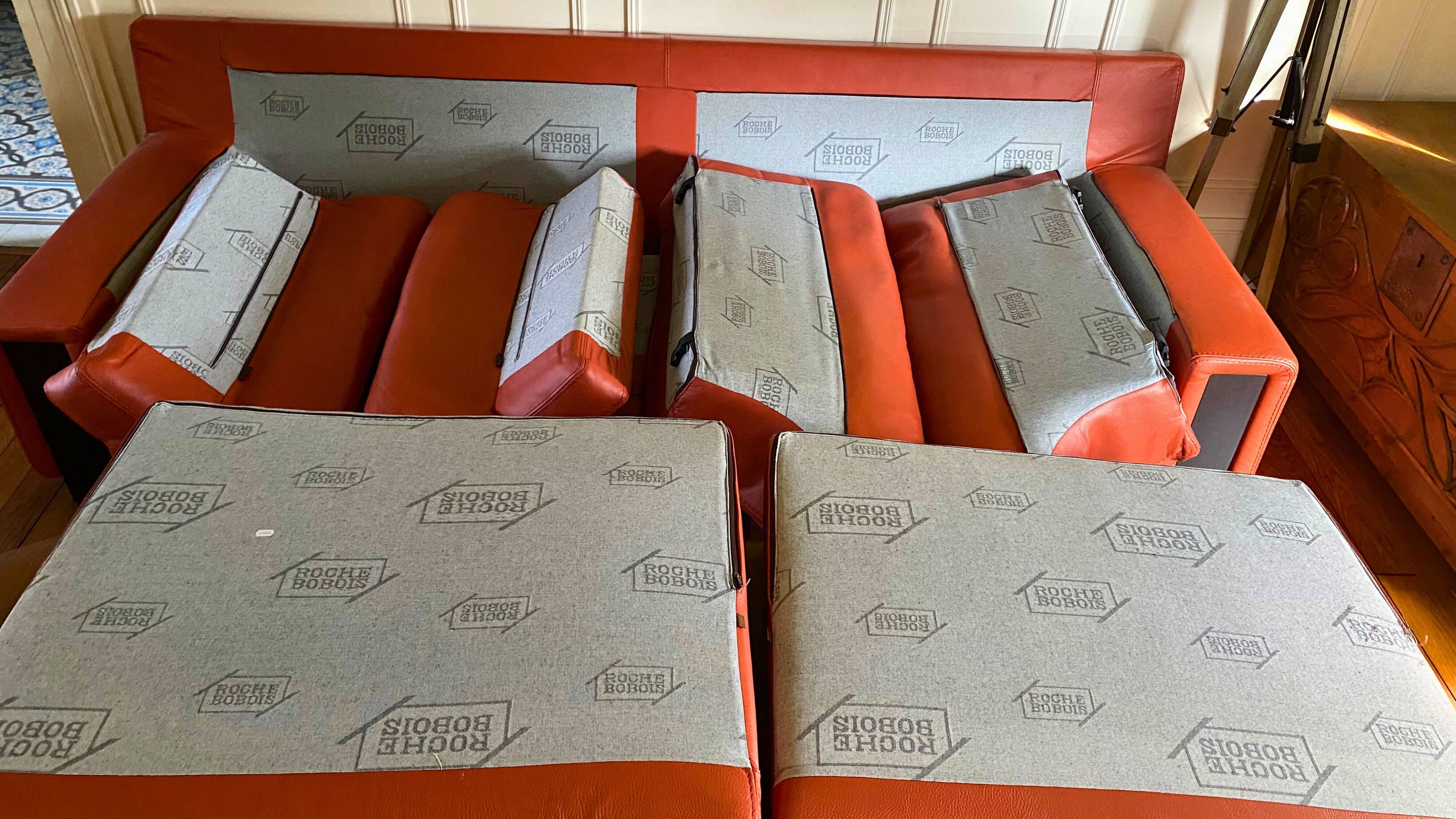 3-seater canapé in tawny leather, Ascot model by Roche Bobois.