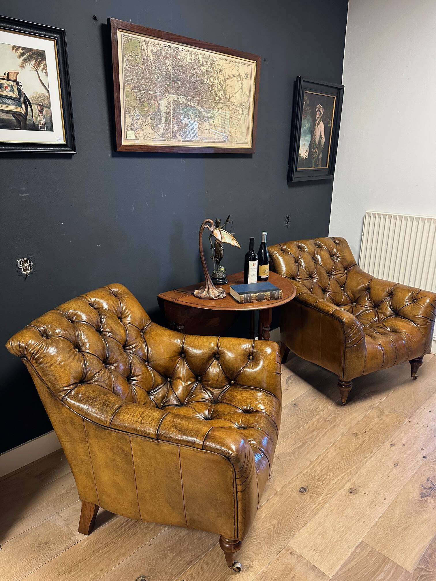 Set of 2 leather club chairs