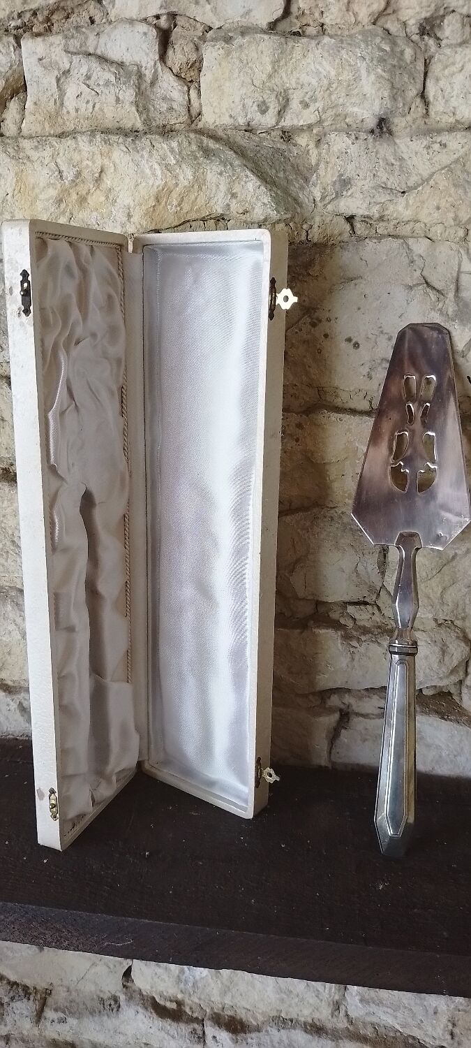 Vintage silver metal pie shovel