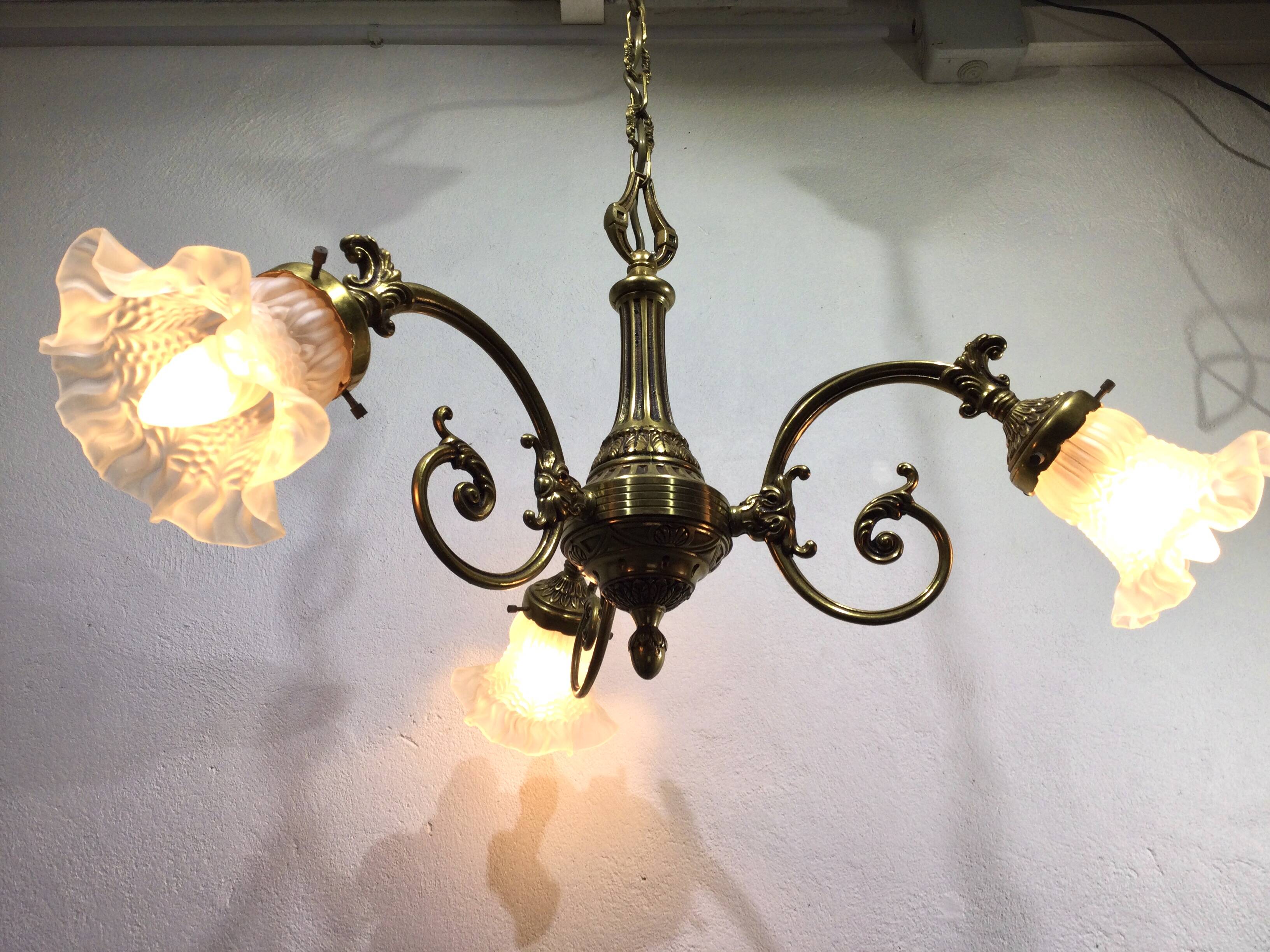 3-light chandelier in bronze and glass tulips