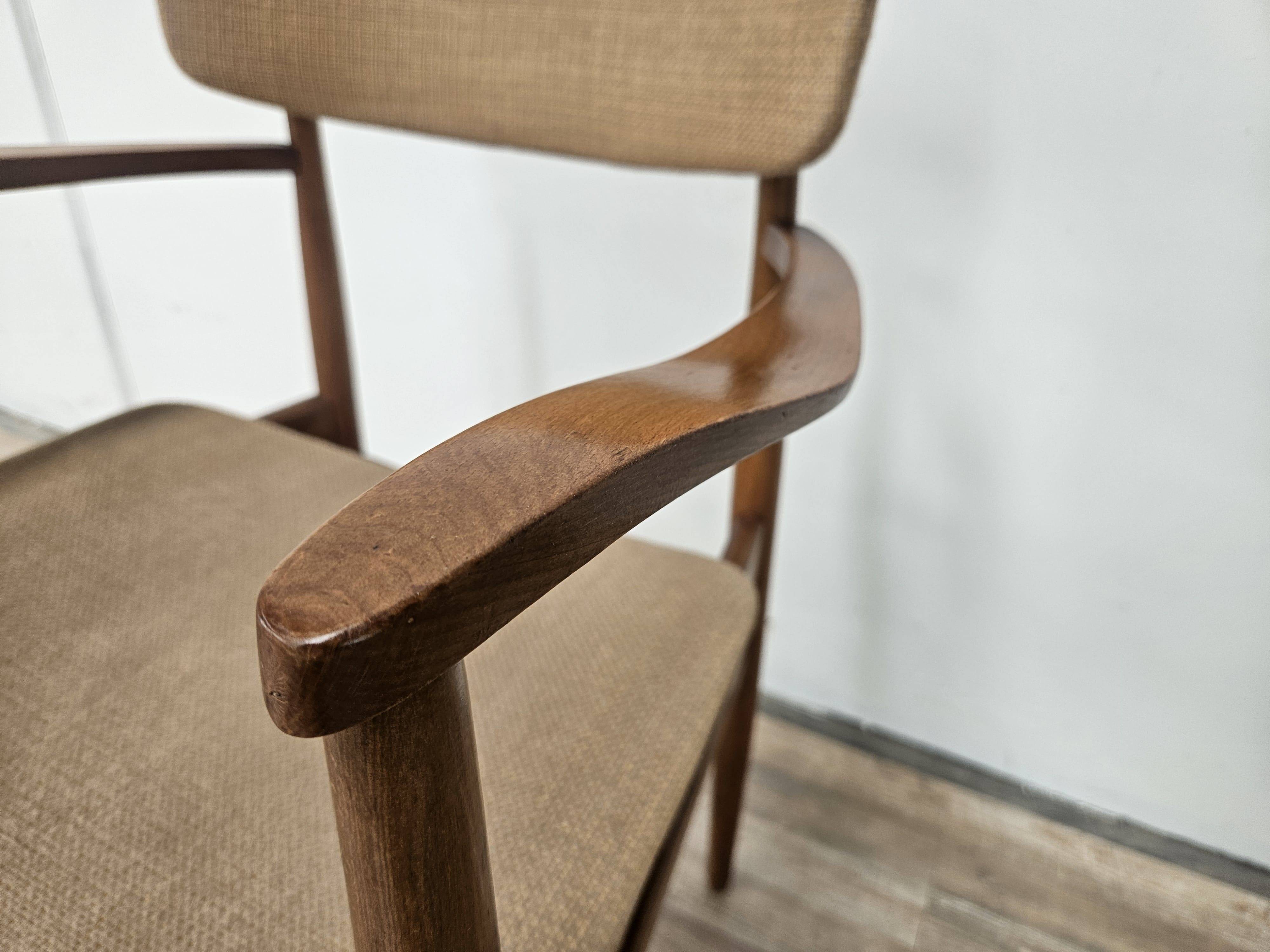 Fauteuil suédois en bois et tissu marron