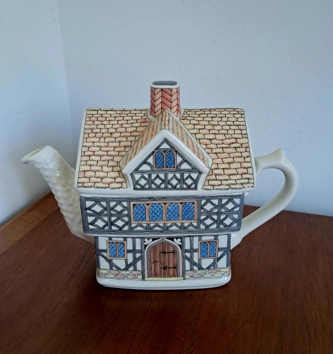 Théière anglaise  tudor house Années 1990