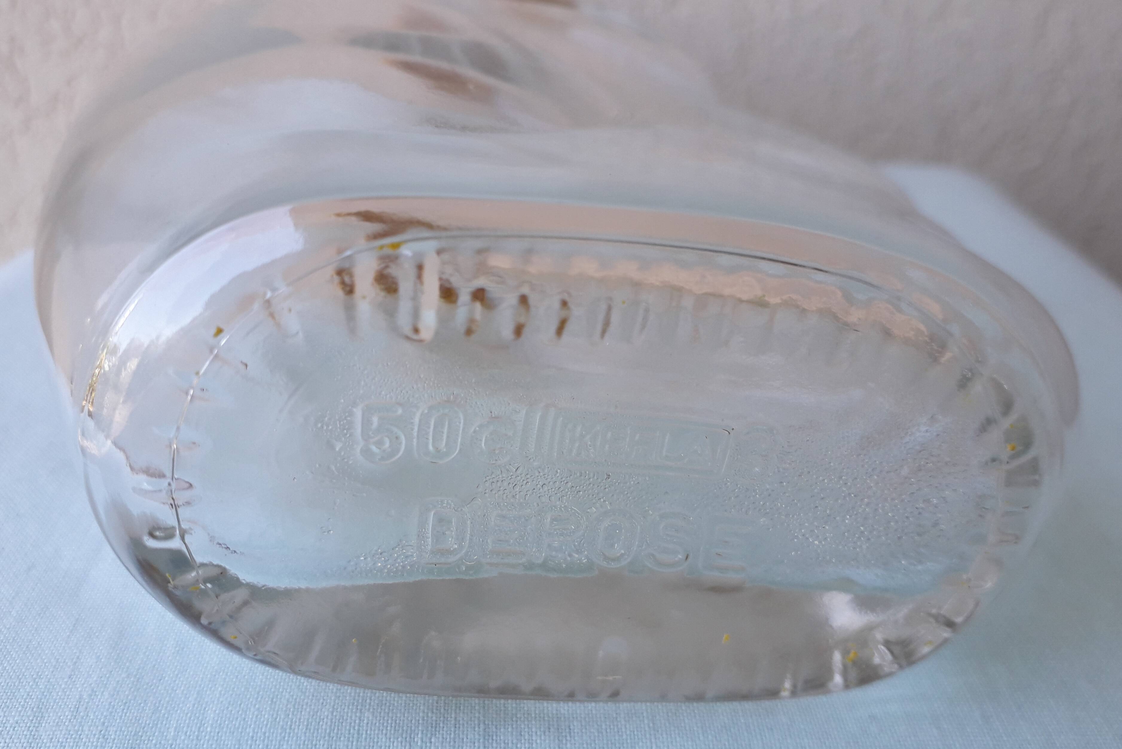 Bouteille anthropomorphe en verre