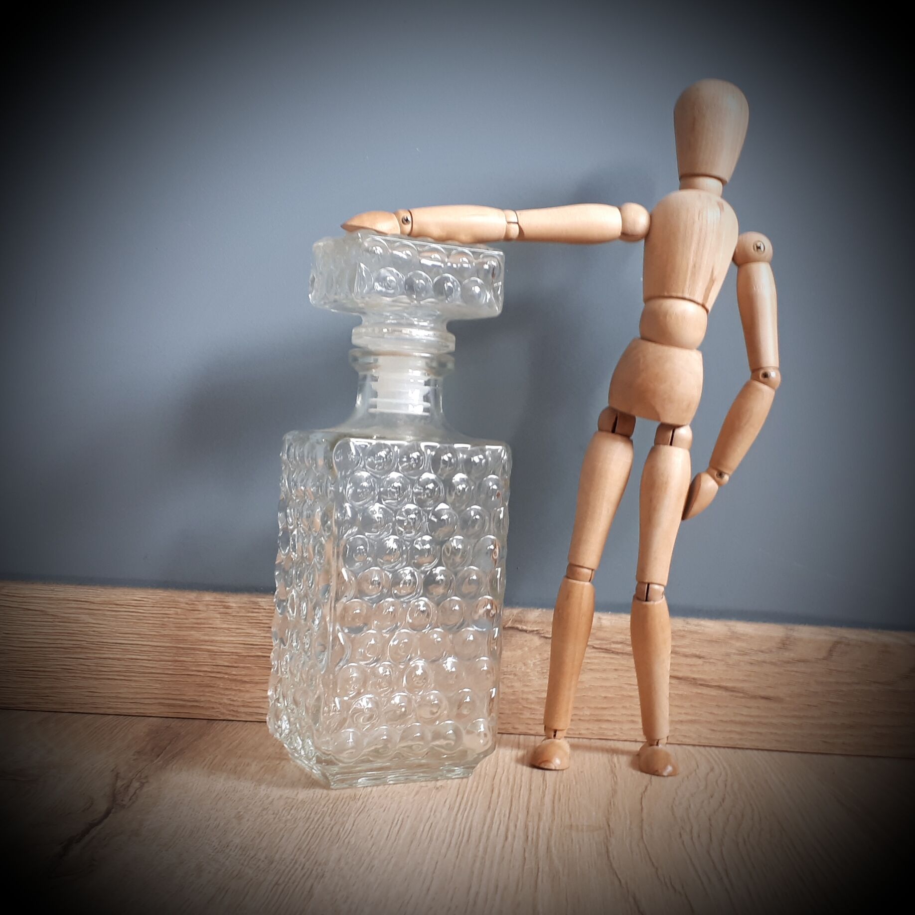 Authentic carafe whisky bubbles