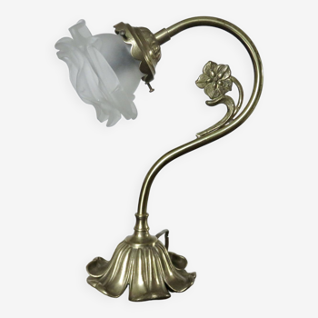 Art Nouveau lamp in brass and frosted glass