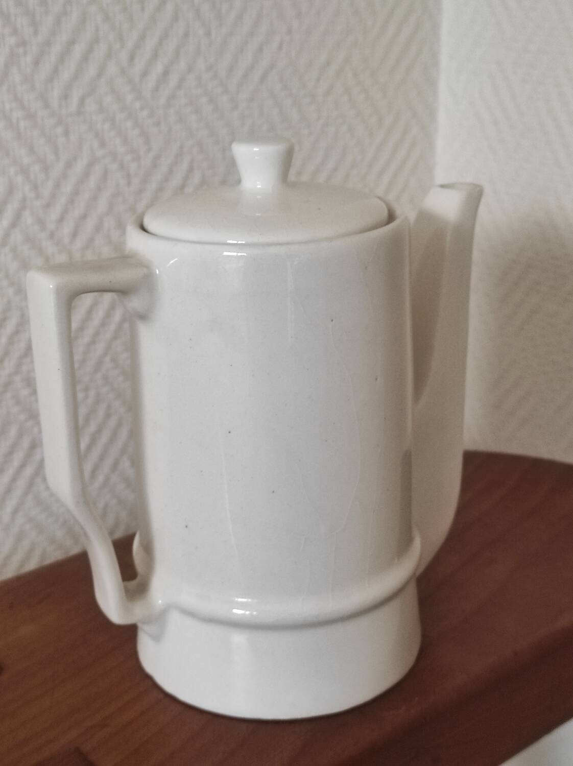 Small coffee maker with floral decoration