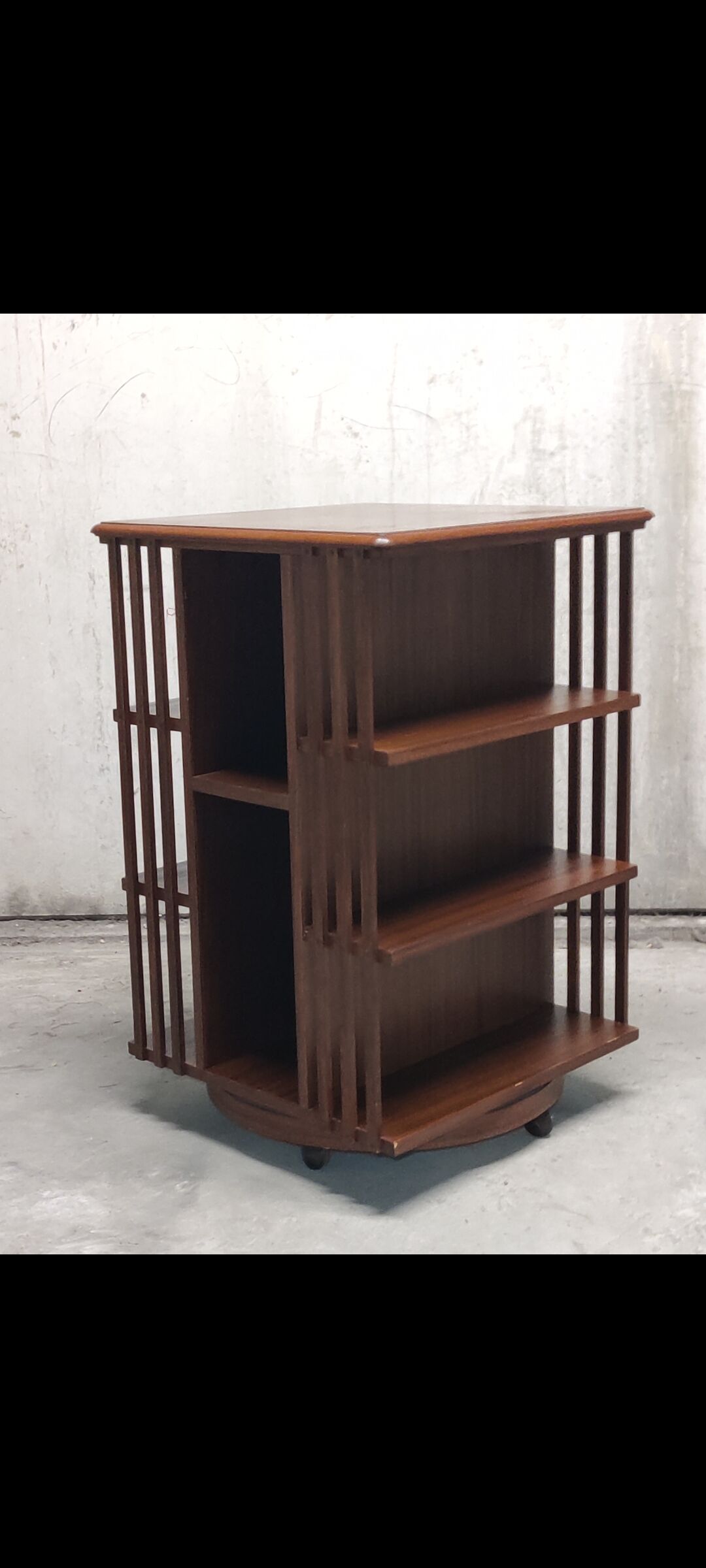 Rotating vintage library