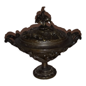 Coupe couverte en bronze