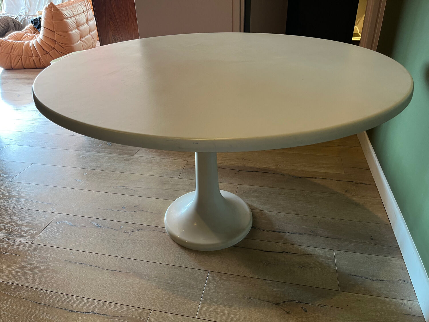 Vintage tulip round table Werzalit