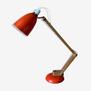 Lampe de burau de cru dans l’orange avec les bras en bois