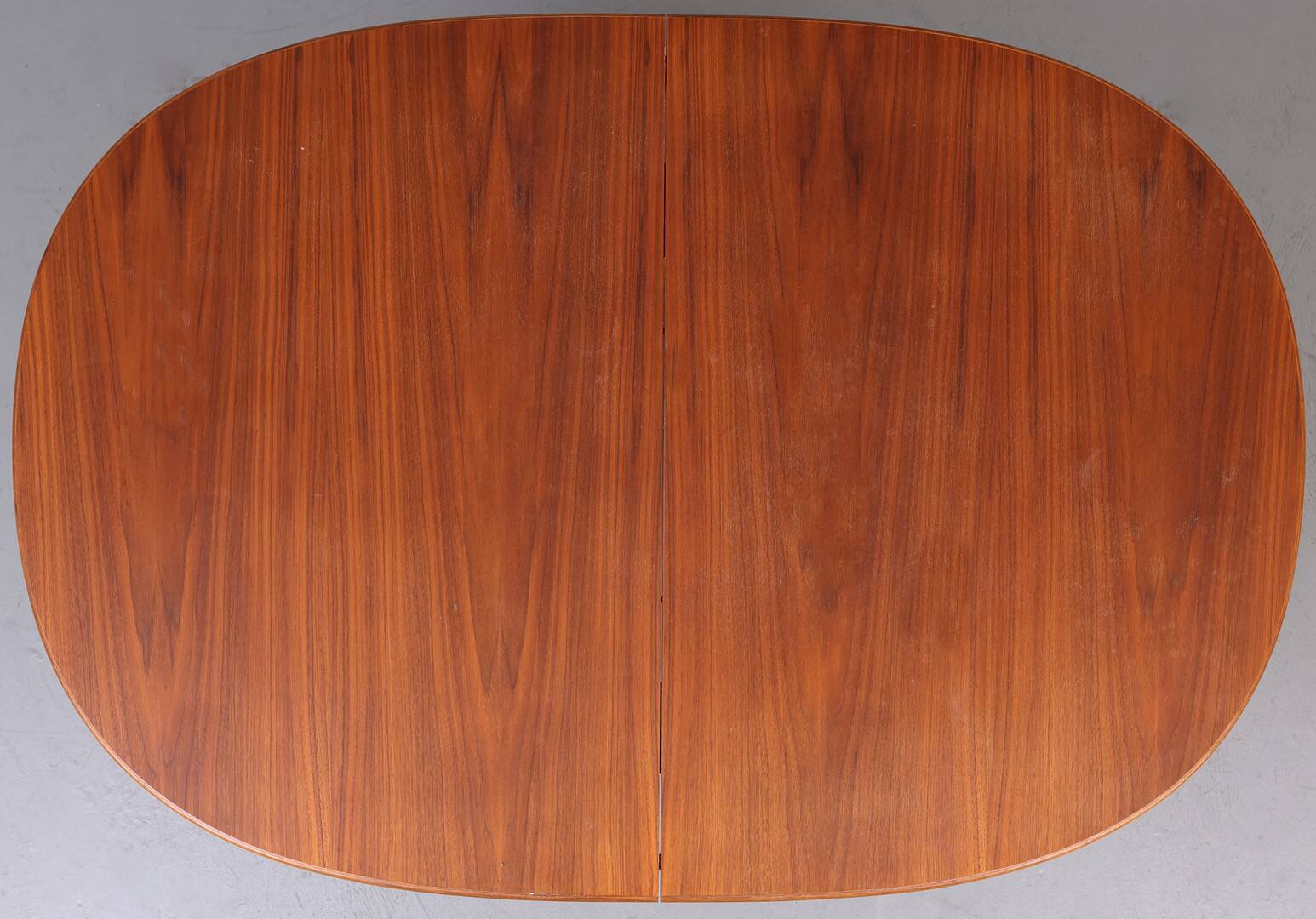 Table à manger vintage ovale en noyer 1960 Suède