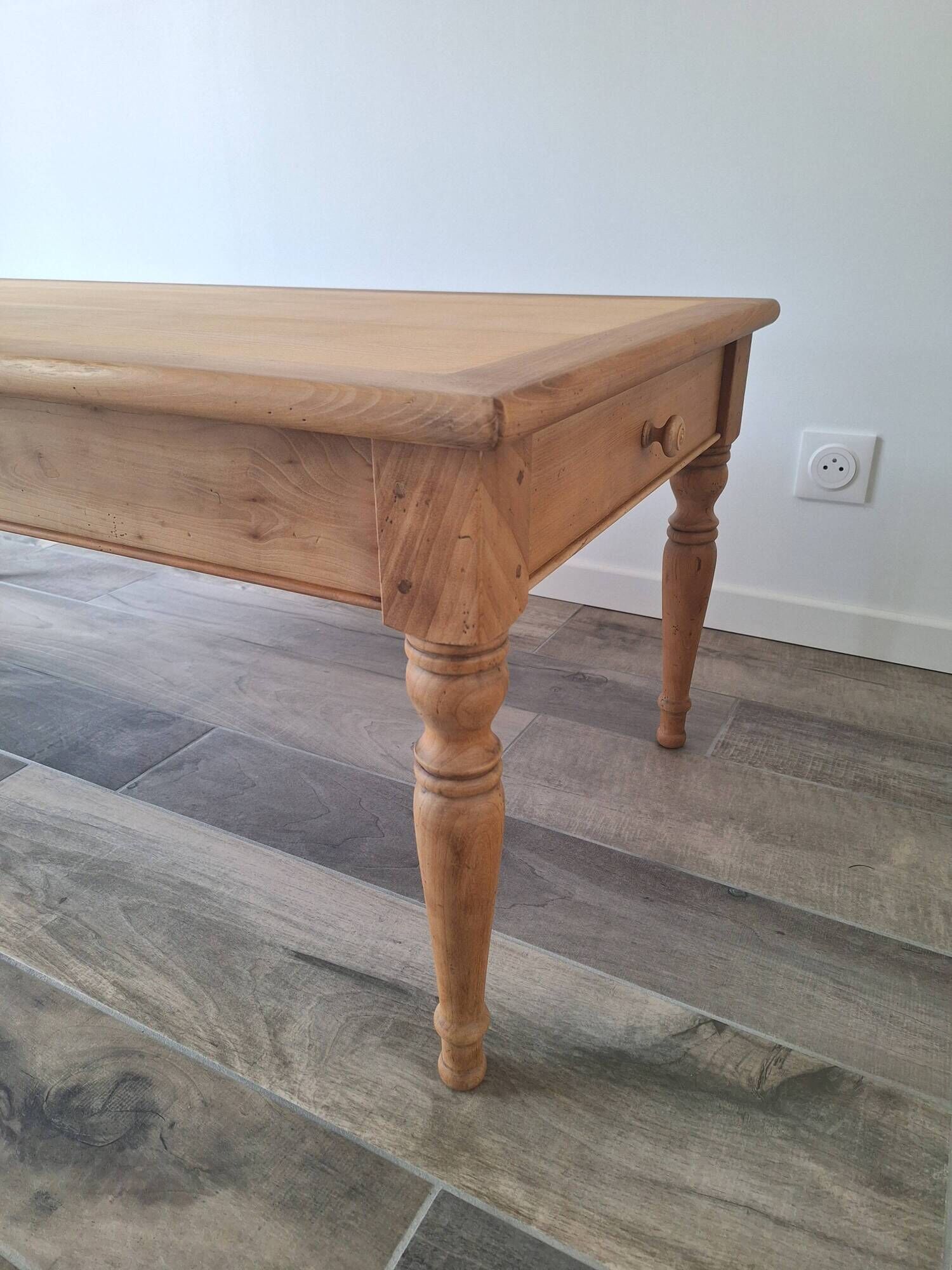 Farmhouse coffee table country style