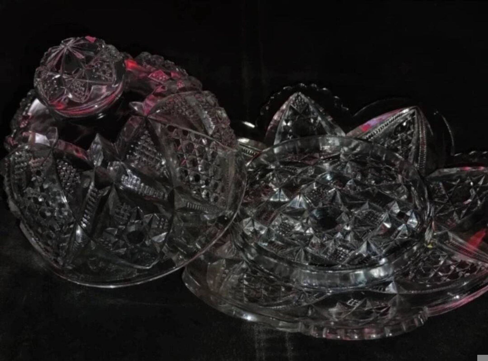 Beurrier ancien en verre taillé