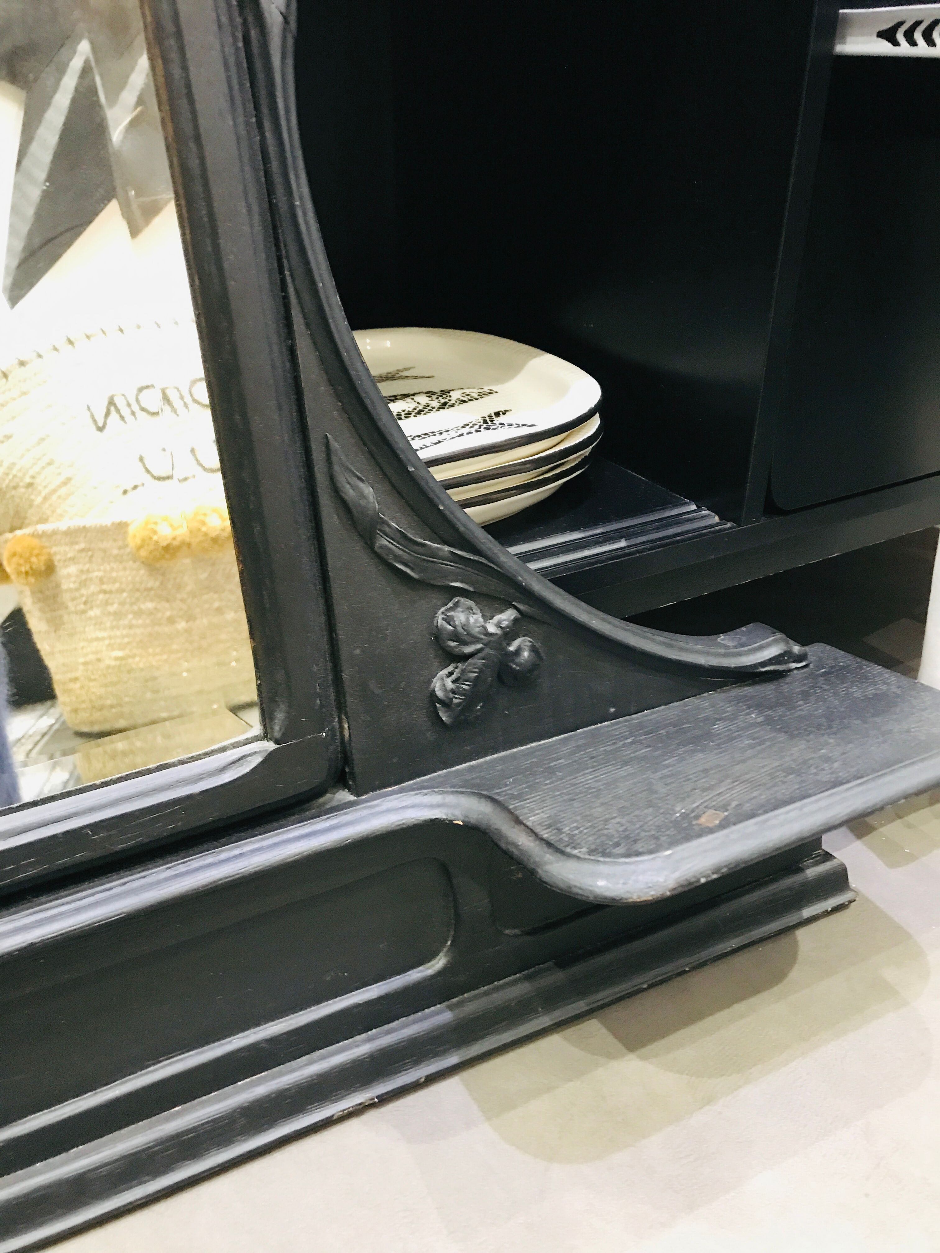 Fifth wheel console and art deco mirror