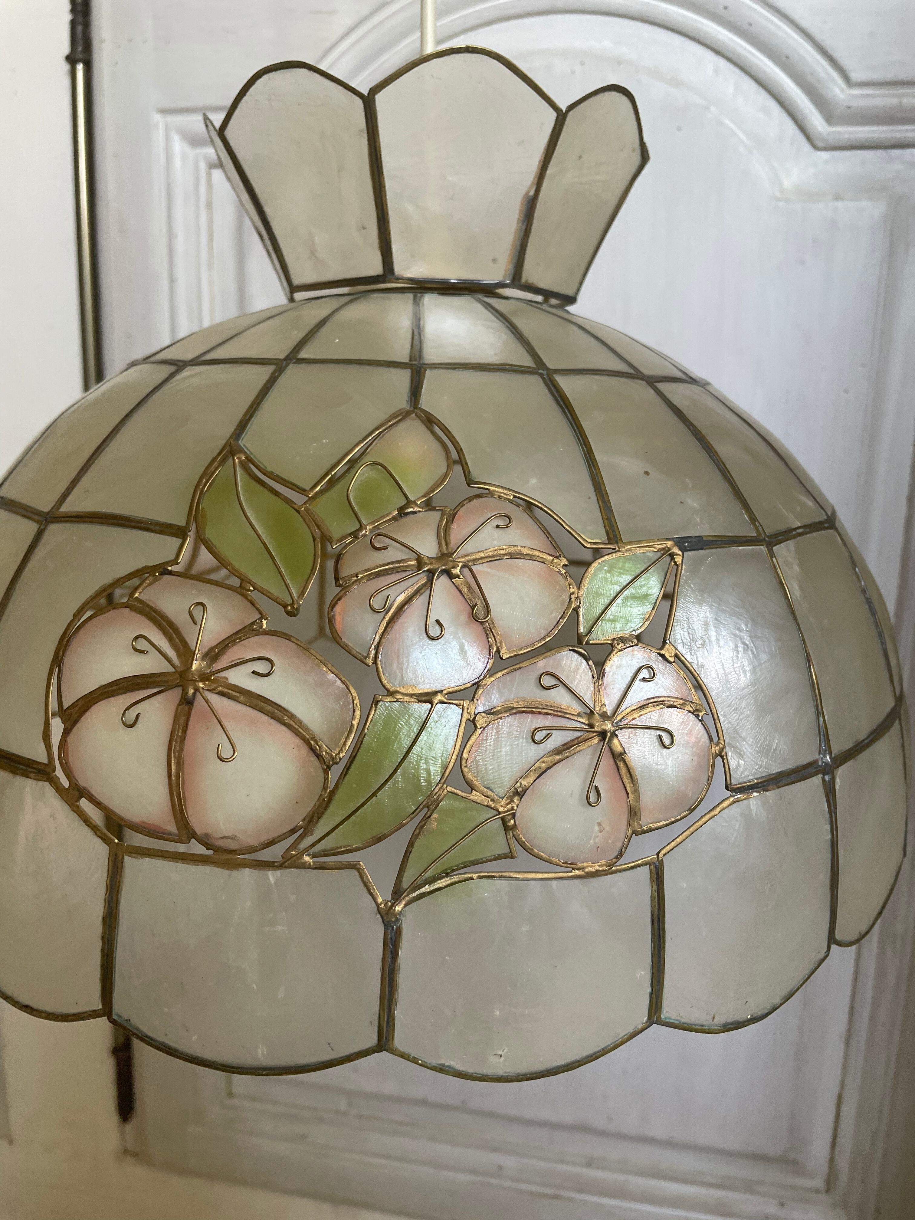 Mother-of-pearl pendant light